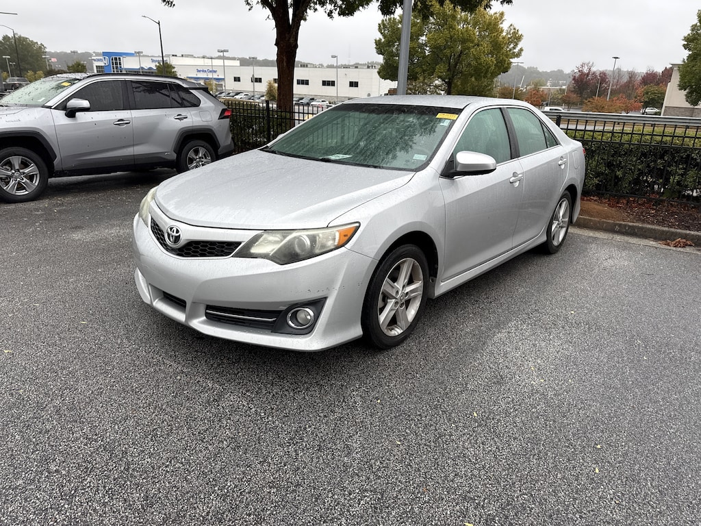 Used 2014 Toyota Camry SE Sedan