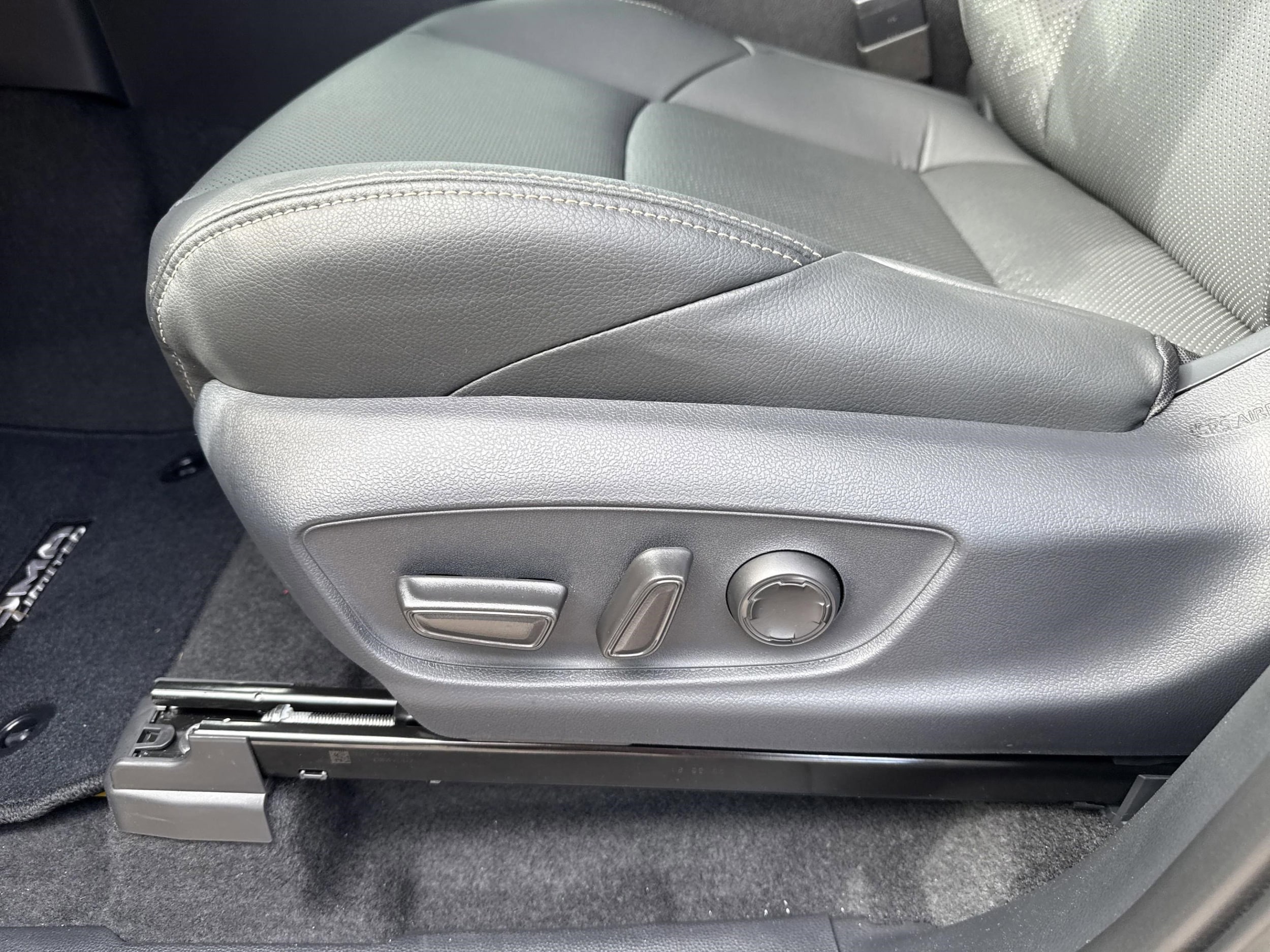 2025 Toyota Tacoma Limited - Photo 31