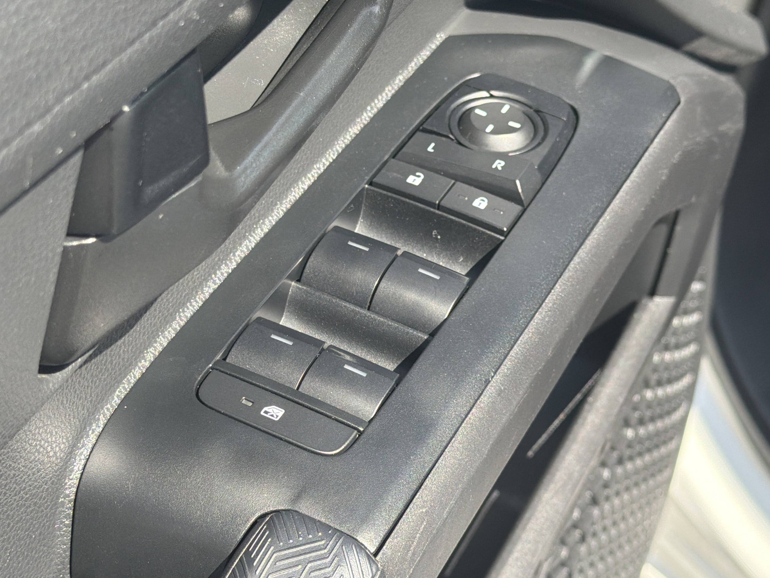 2024 Toyota Tacoma SR5 - Photo 18