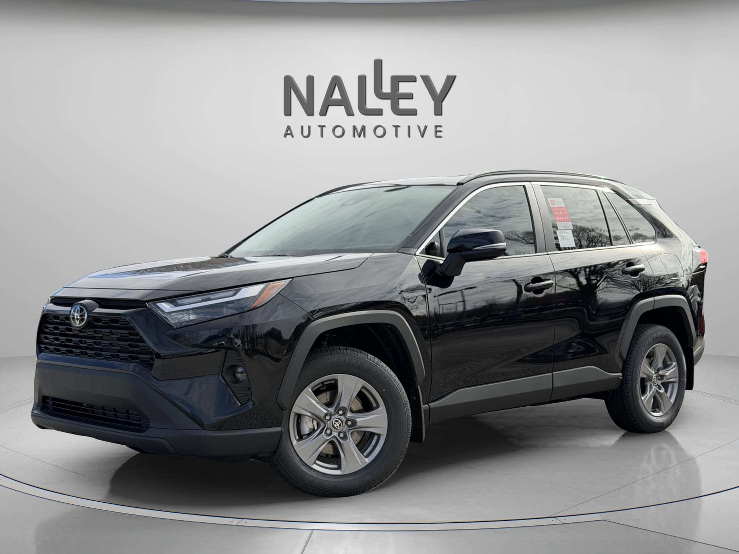 2025 Toyota RAV4 XLE's photo