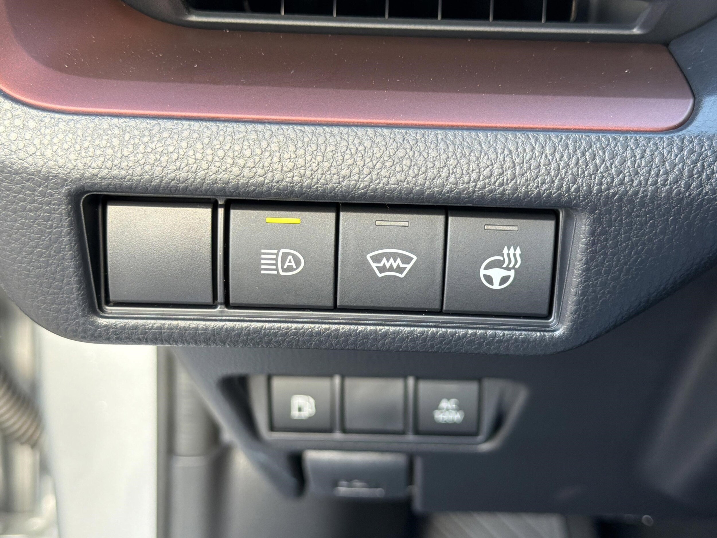 2026 Toyota Prius Plug-in Hybrid SE - Photo 21