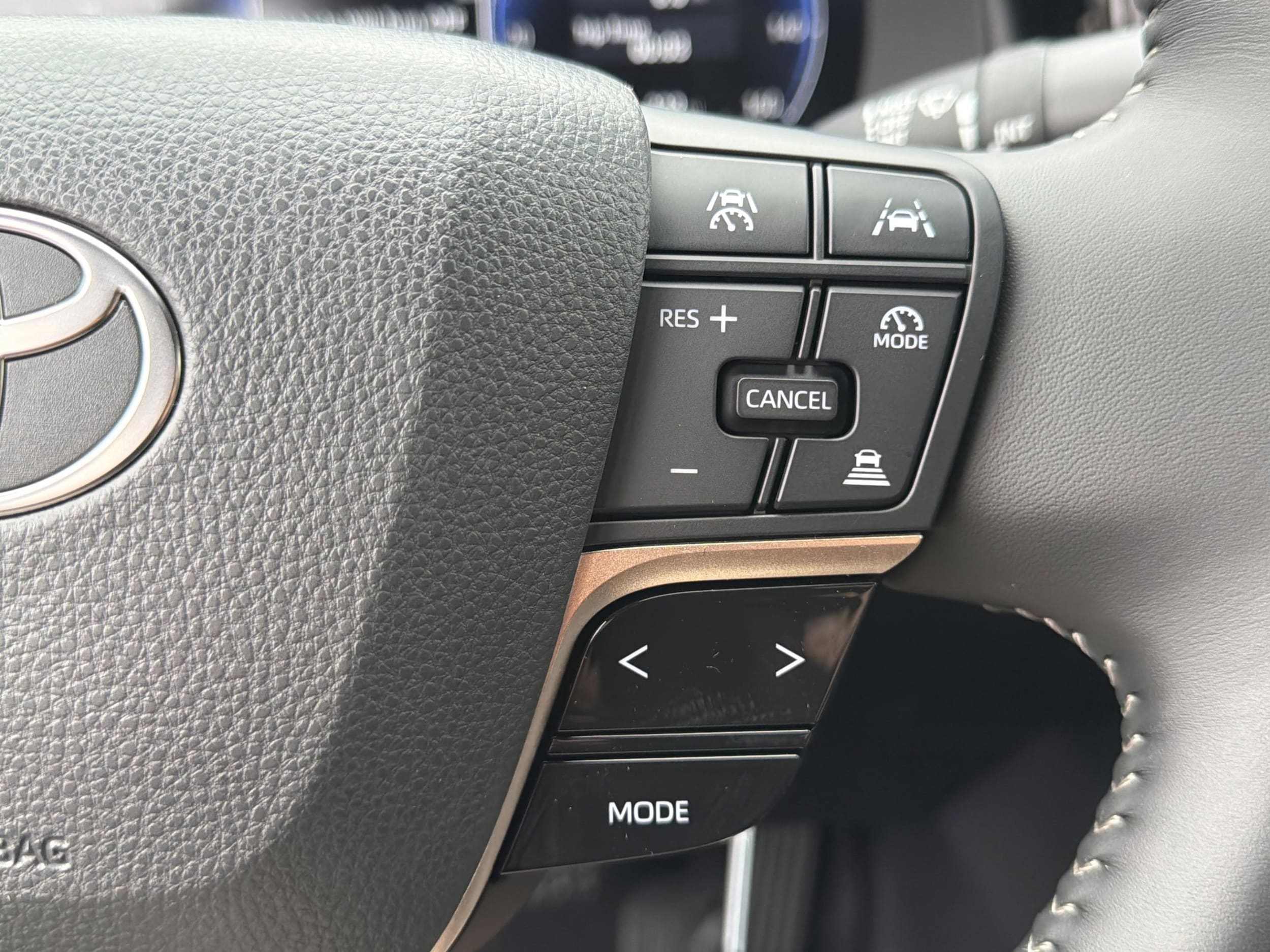 2026 Toyota Crown XLE - Photo 18