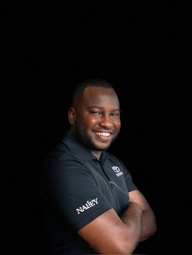 Staff member Issaiah Shotayo from ID_2fc6c8f8678d