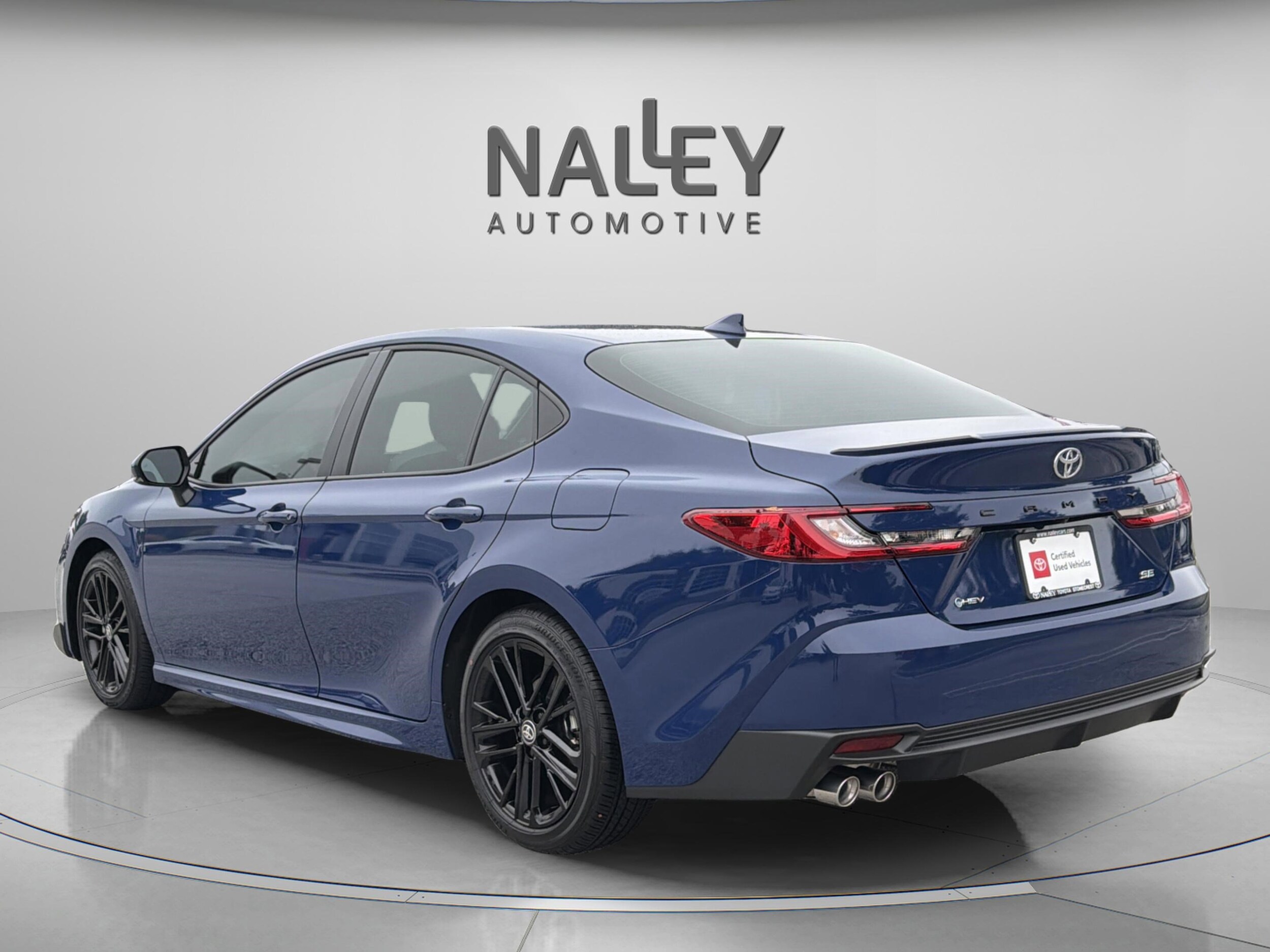 2025 Toyota Camry SE photo 3