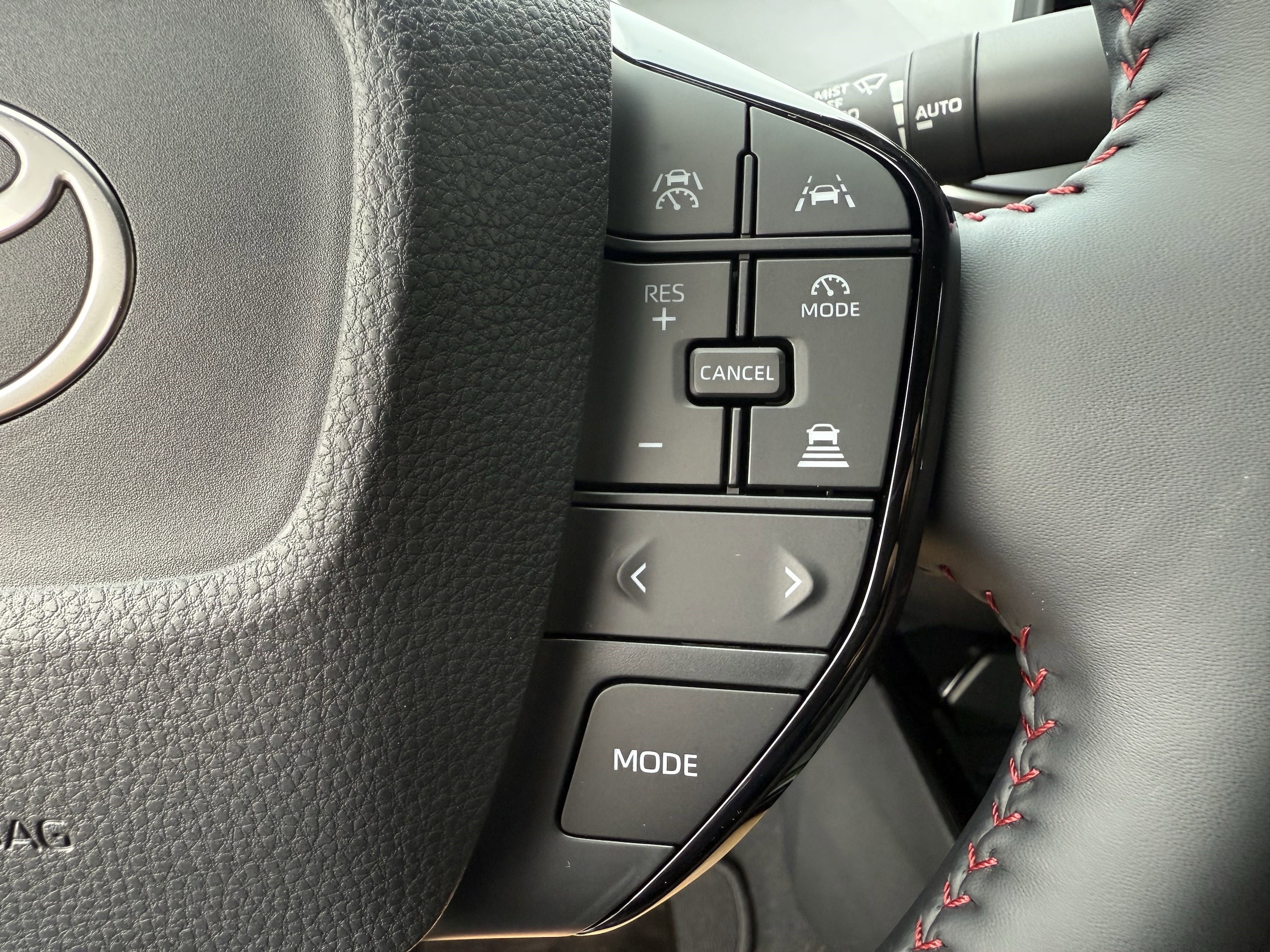2025 Toyota Prius XSE - Photo 16