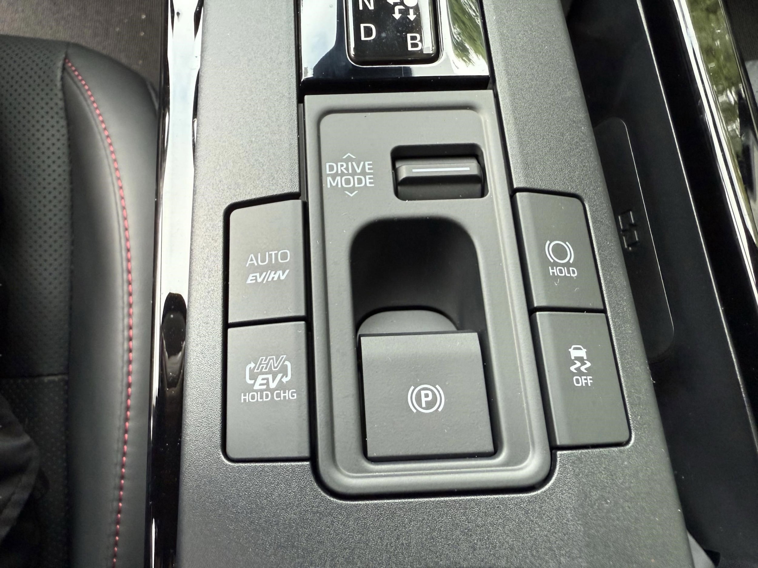 2025 Toyota Prius XSE - Photo 14