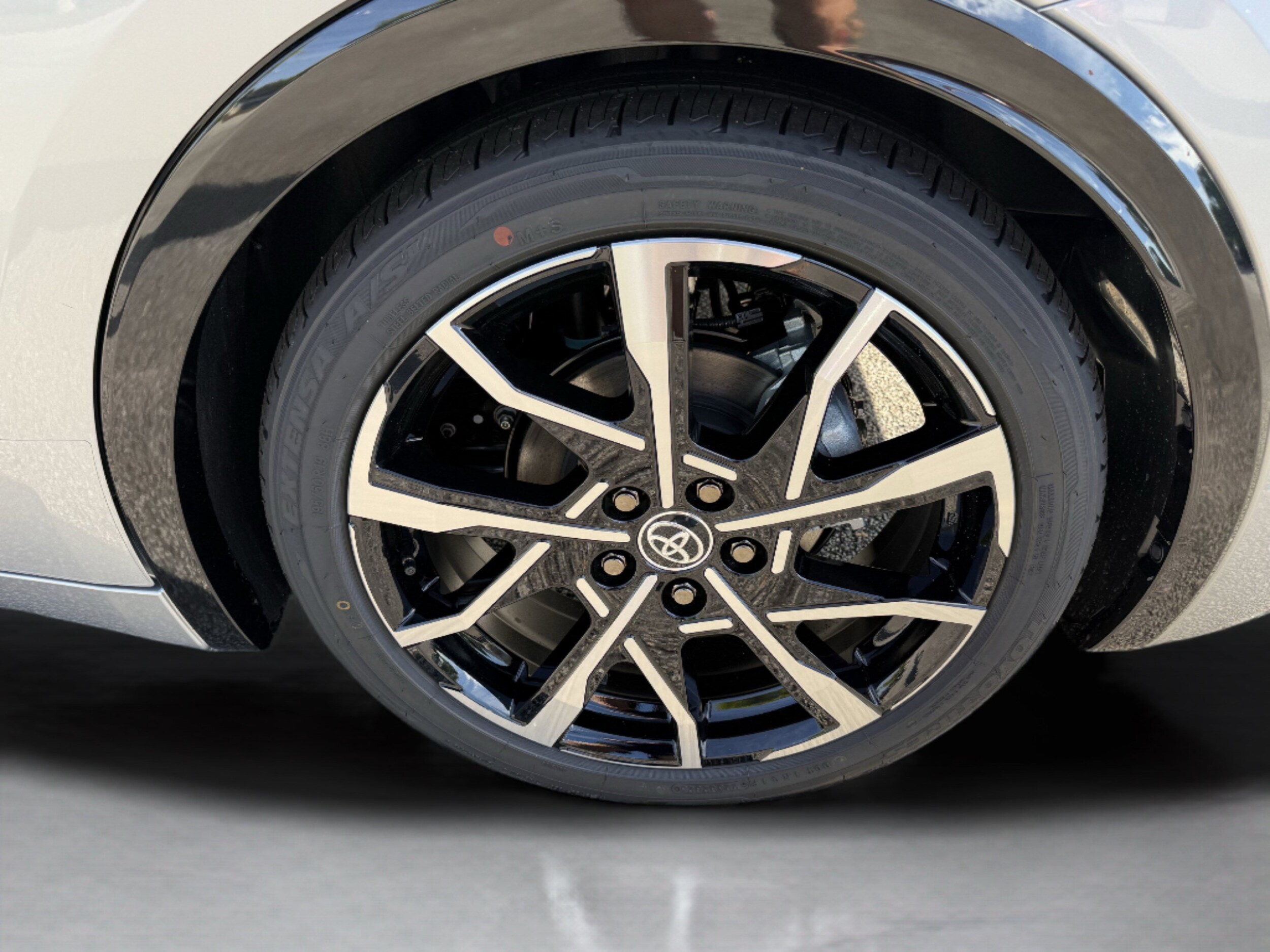 2026 Toyota Prius Plug-in Hybrid XSE - Photo 30