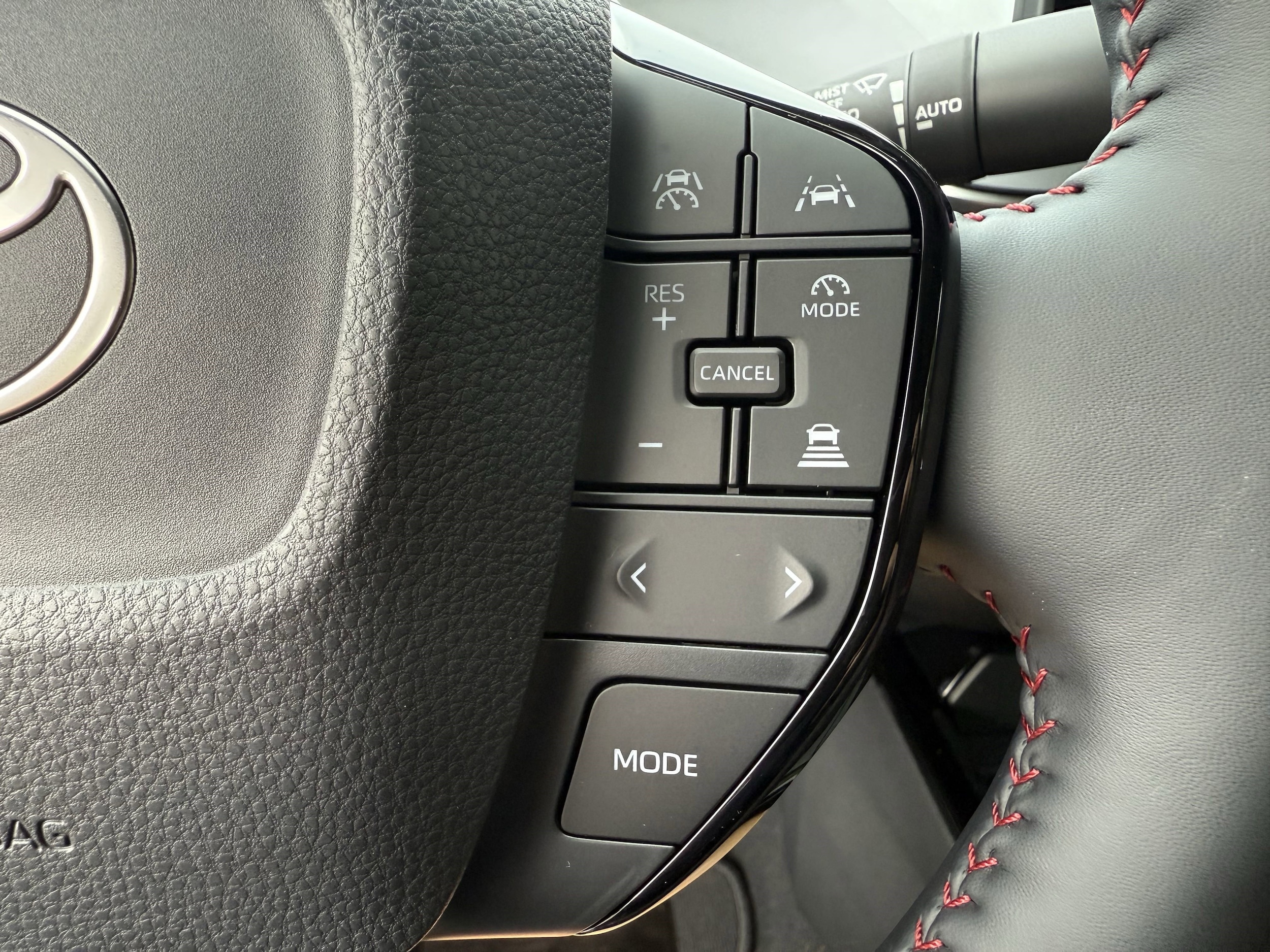 2025 Toyota Prius XSE - Photo 16