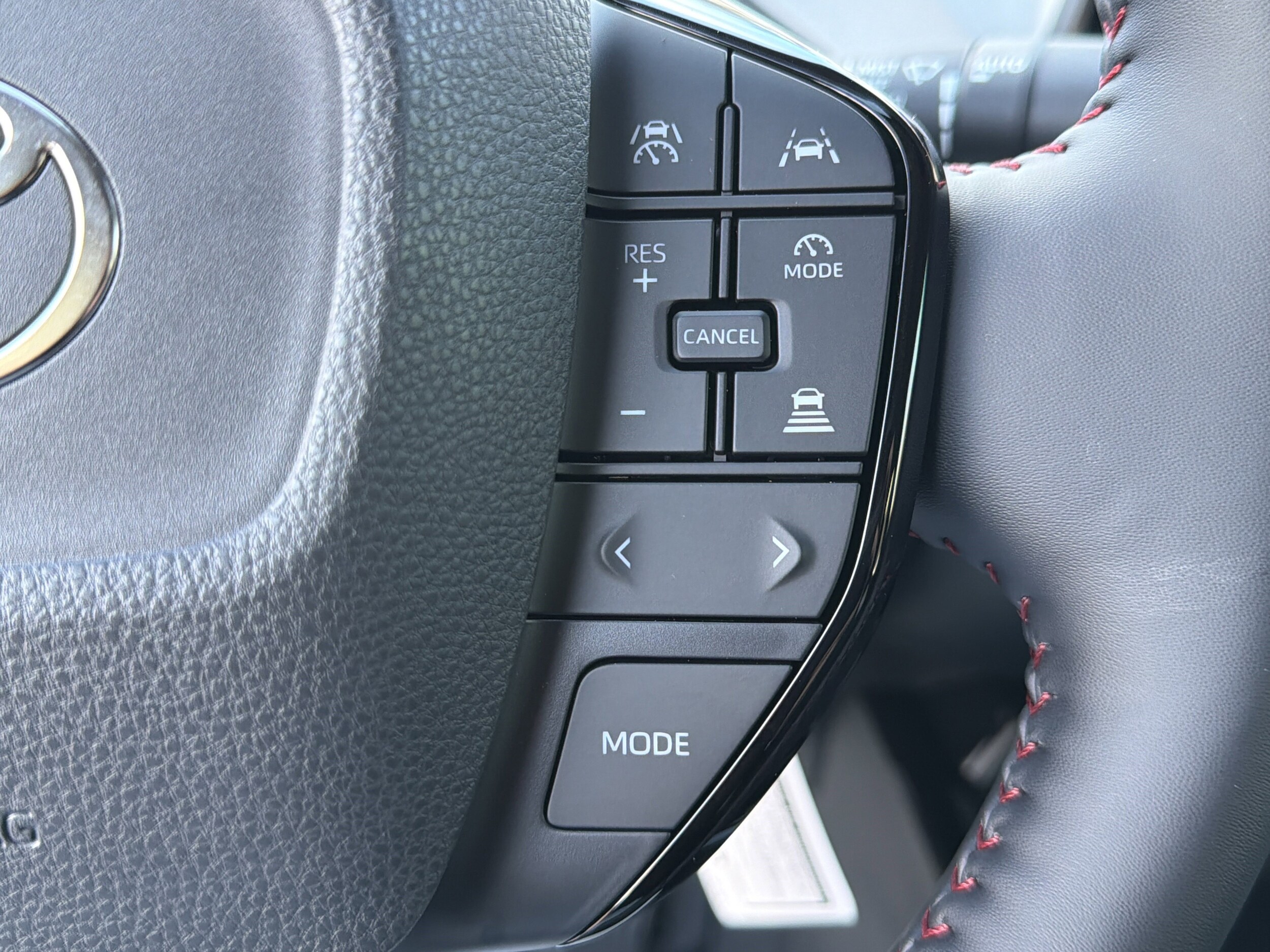 2026 Toyota Prius Plug-in Hybrid SE - Photo 17