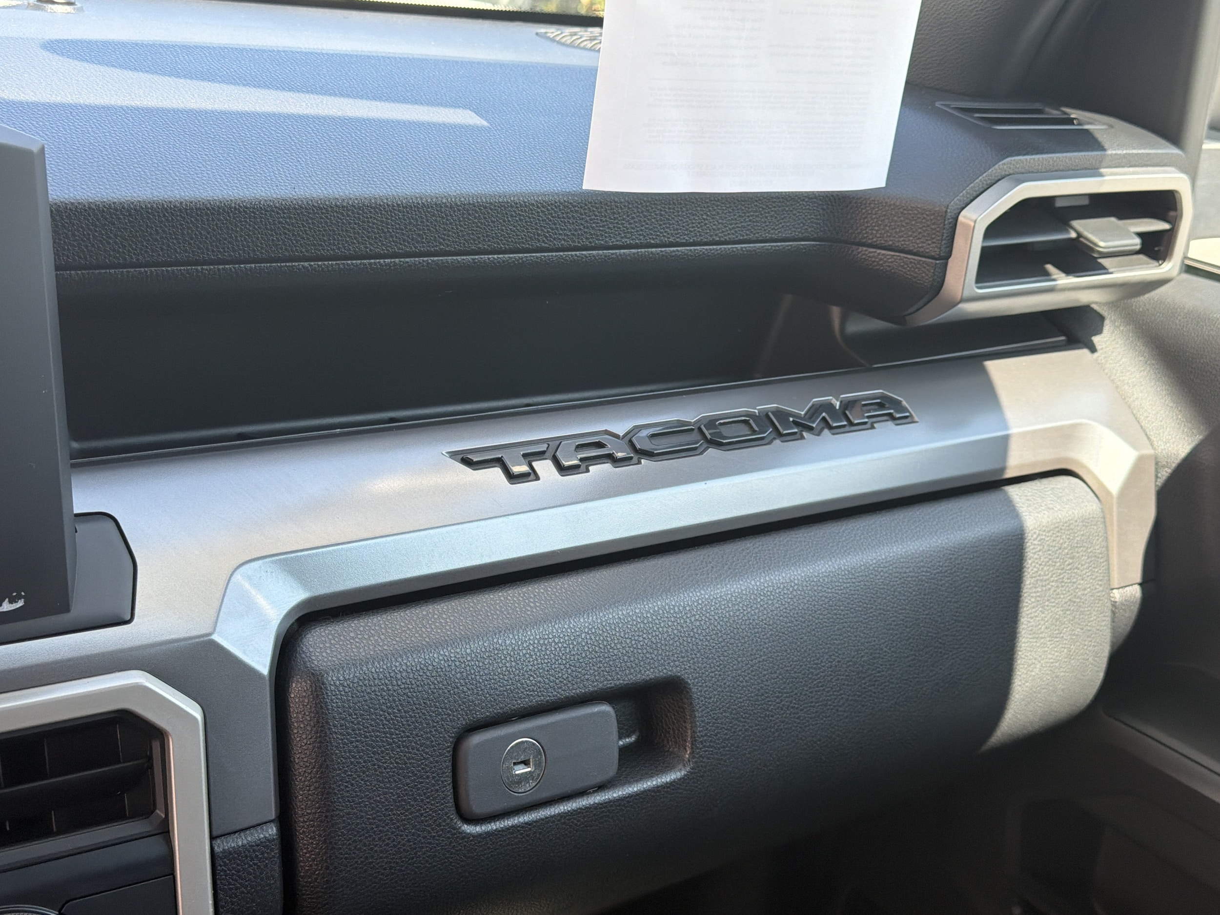 2024 Toyota Tacoma SR5 - Photo 9