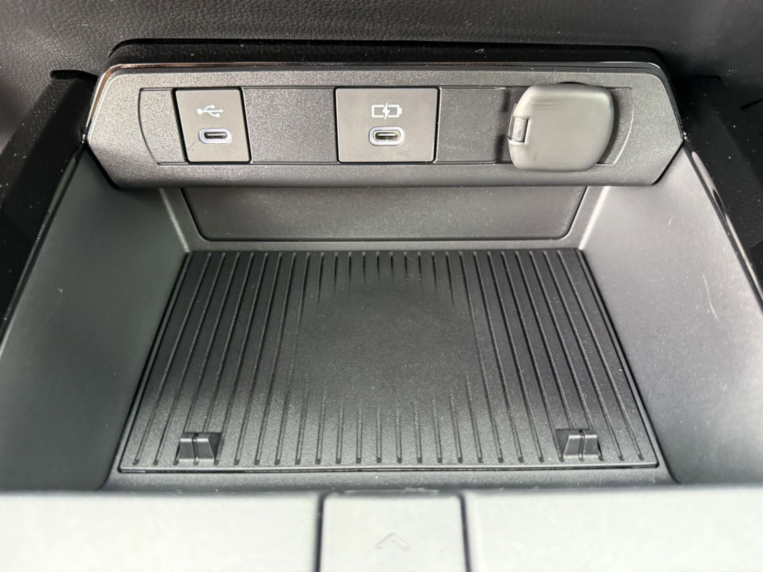 2025 Toyota Prius XSE - Photo 26