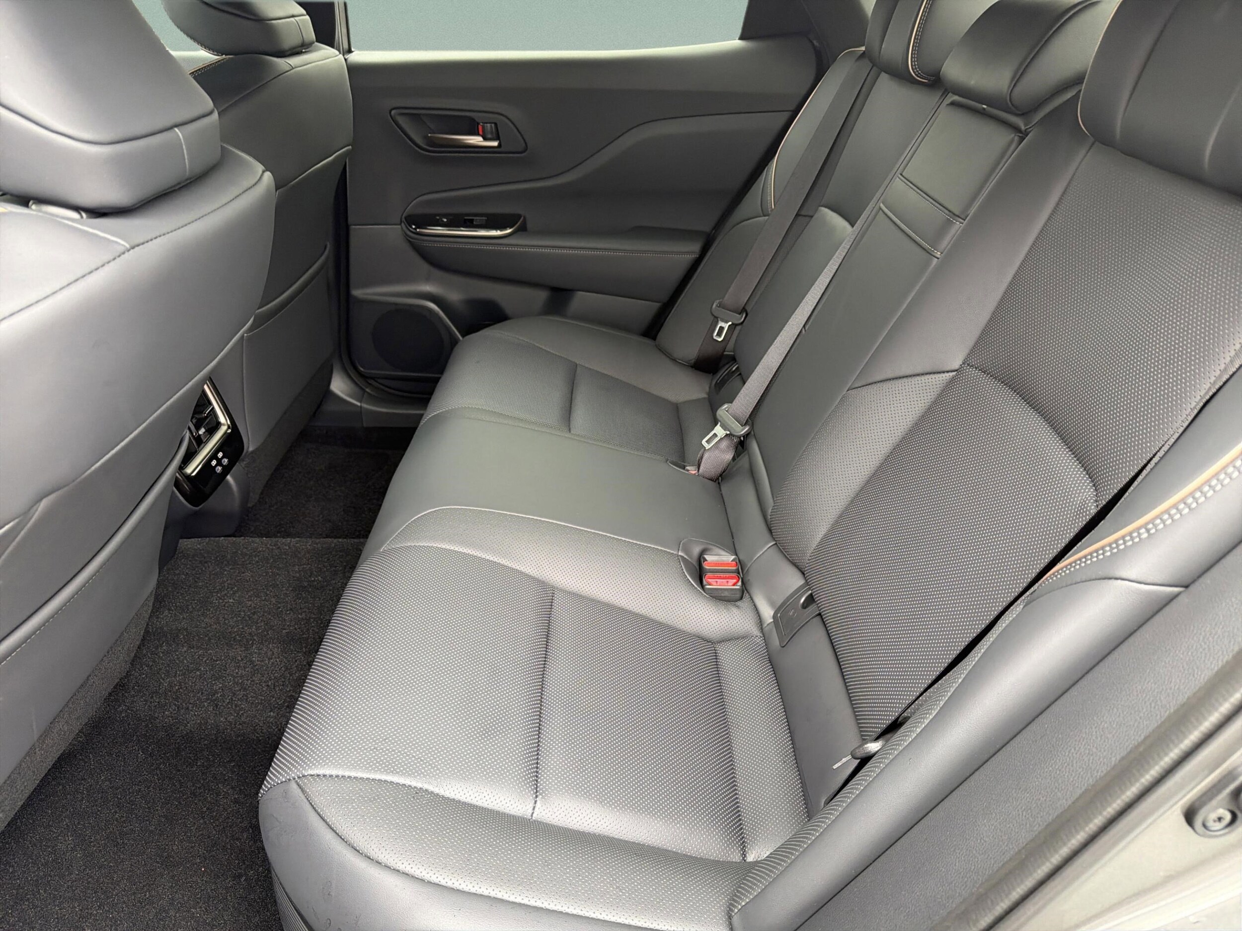 2026 Toyota Crown XLE - Photo 28