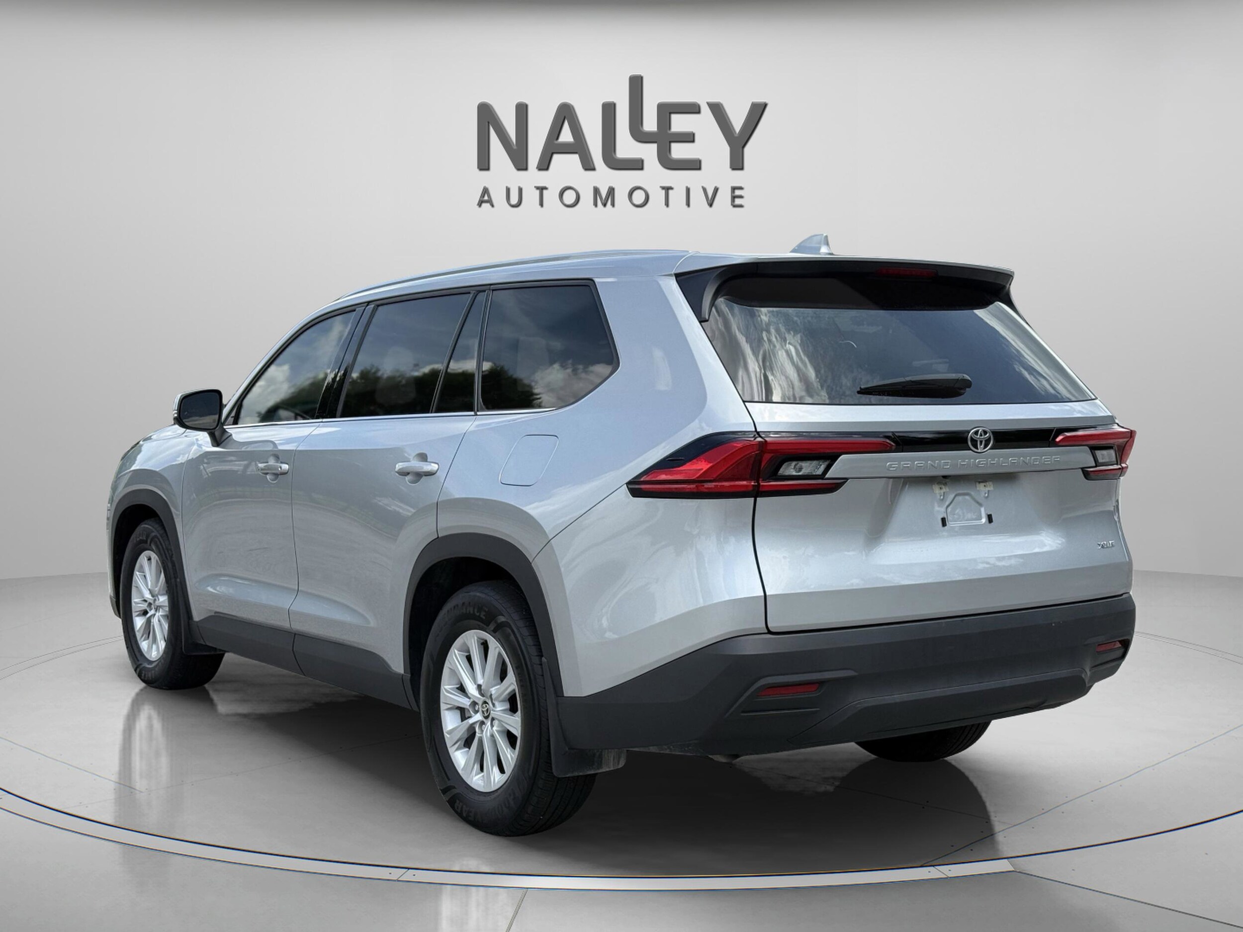 2024 Toyota Grand Highlander XLE photo 2