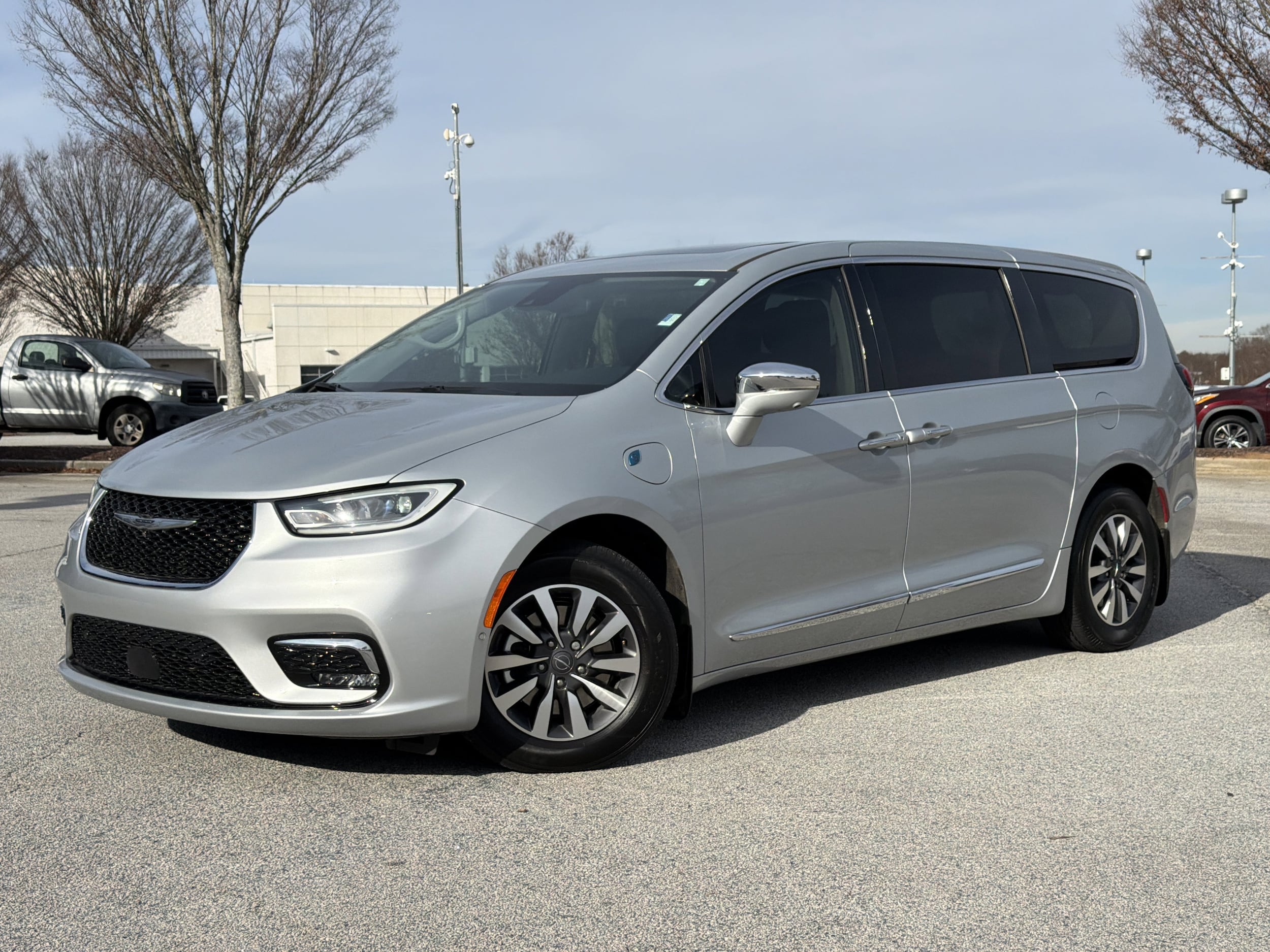 2022 Chrysler Pacifica Hybrid Limited's photo