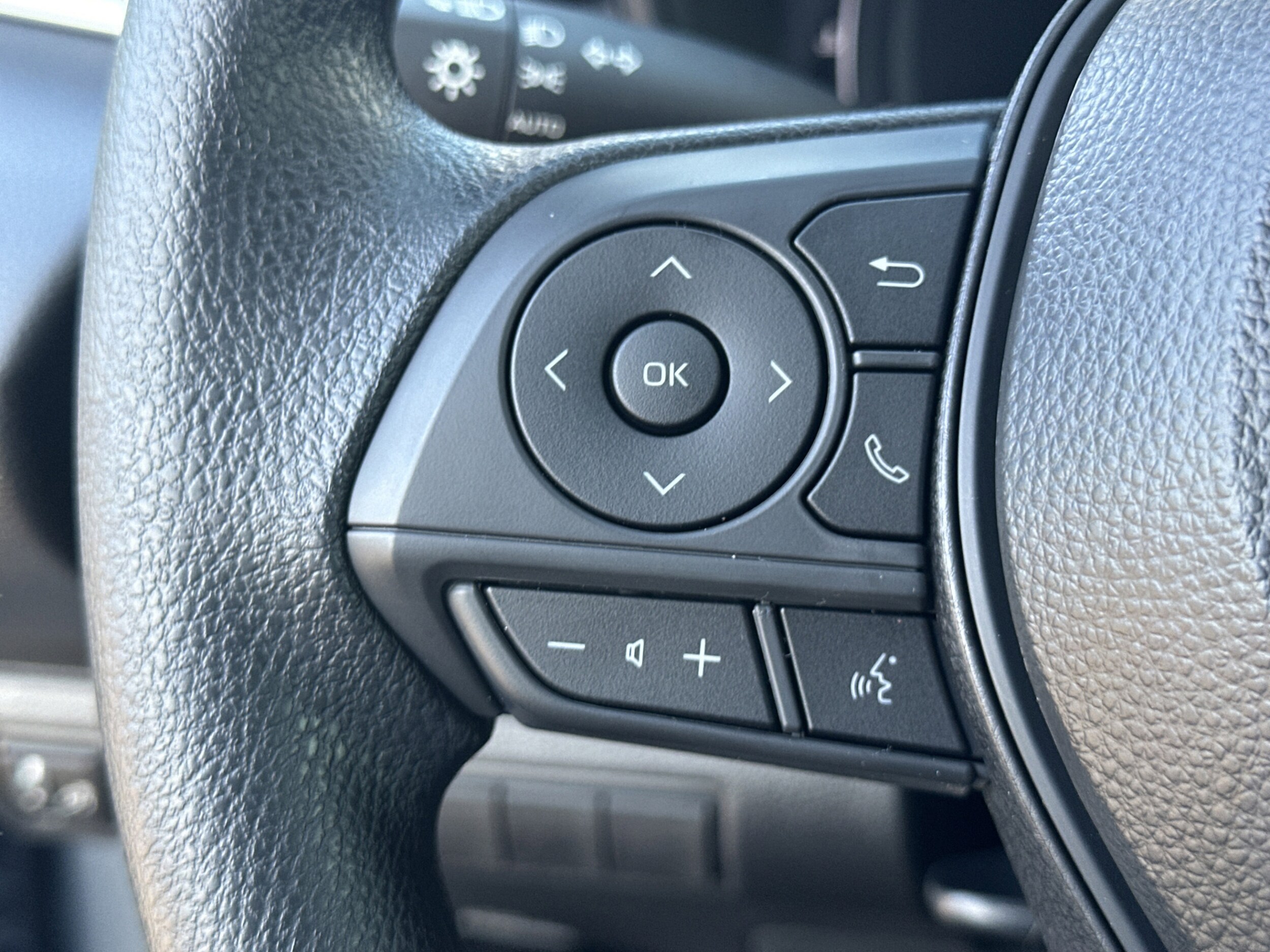 2026 Toyota Corolla LE - Photo 14