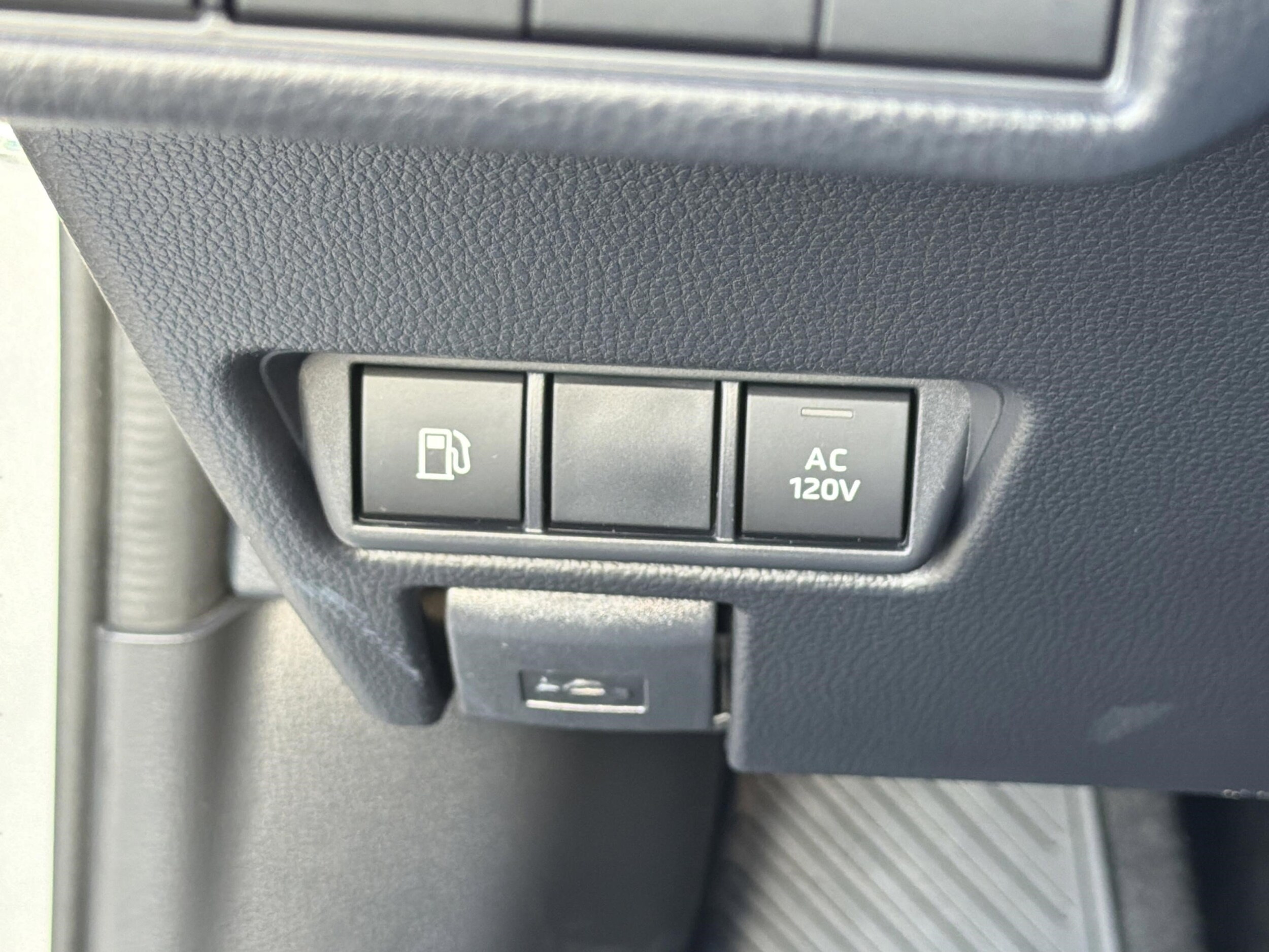 2026 Toyota Prius Plug-in Hybrid SE - Photo 22
