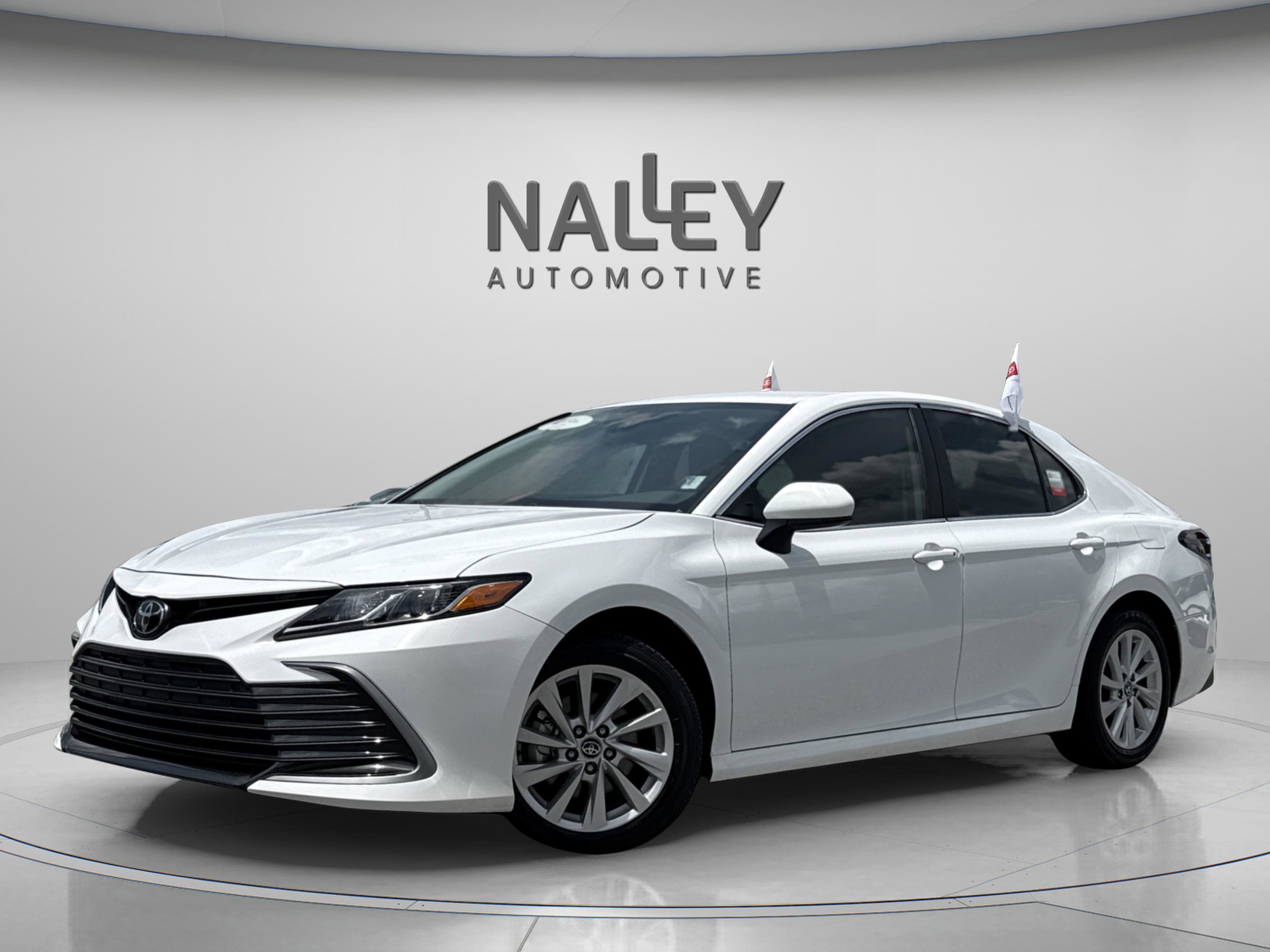 2024 Toyota Camry LE's photo