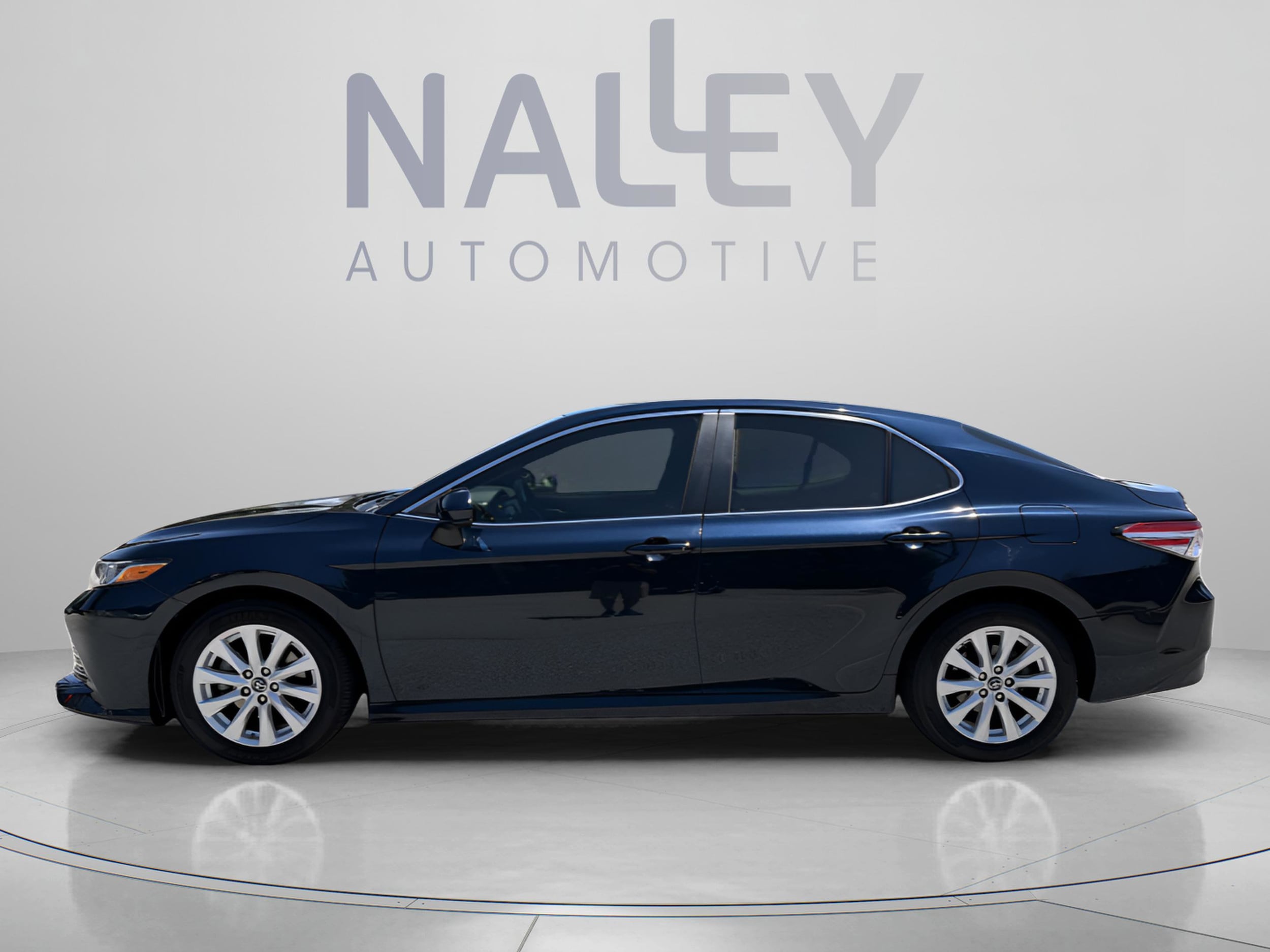 Used 2018 Toyota Camry LE with VIN 4T1B11HK7JU637992 for sale in Stonecrest, GA