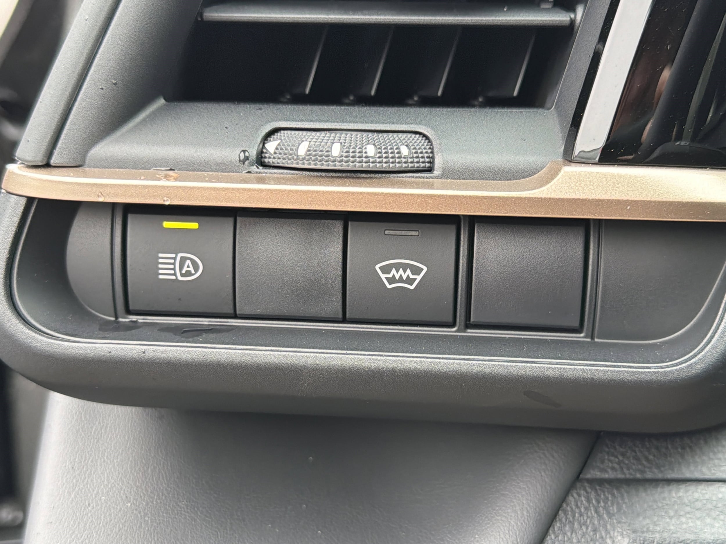 2026 Toyota Crown XLE - Photo 20