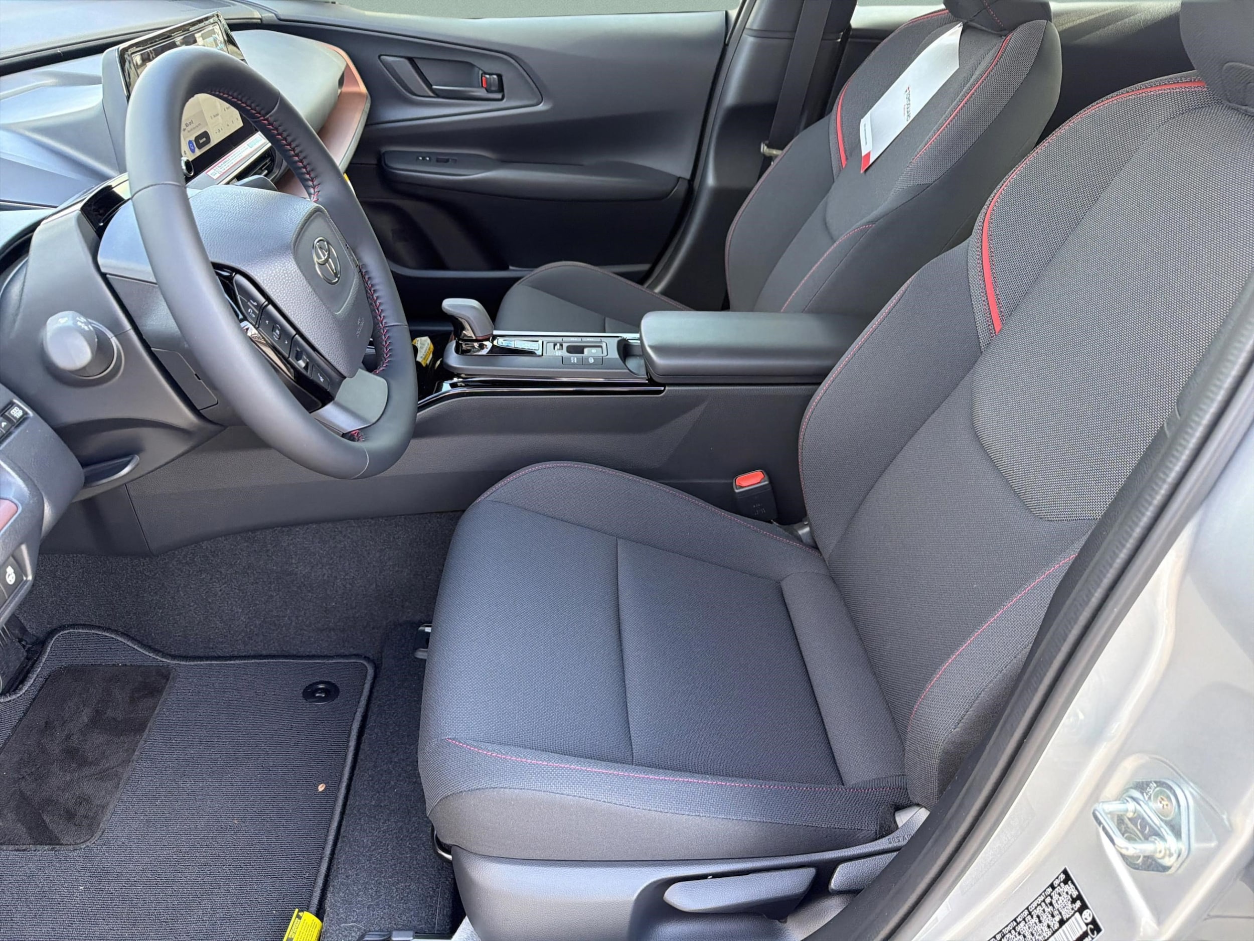 2026 Toyota Prius Plug-in Hybrid SE - Photo 24