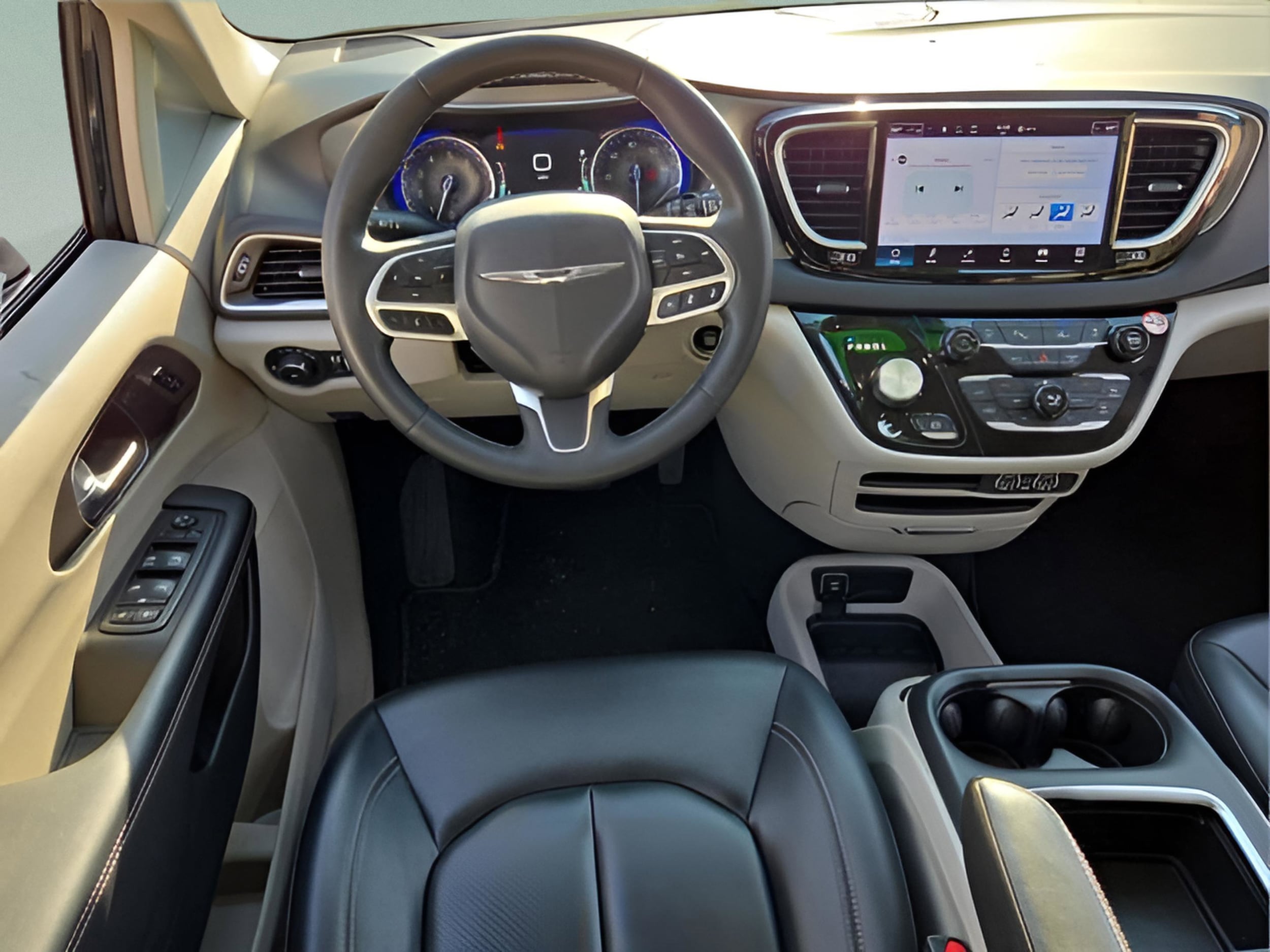 2023 Chrysler Pacifica Touring L - Photo 11