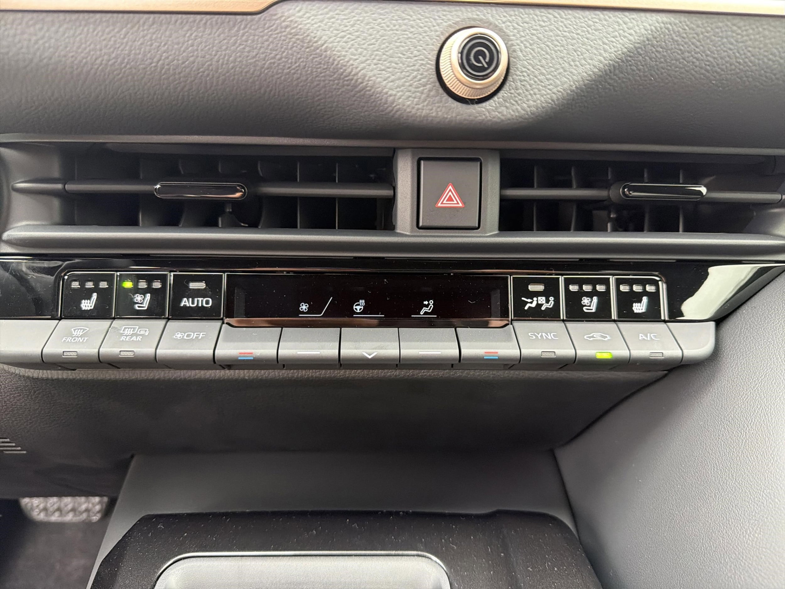 2026 Toyota Crown XLE - Photo 13