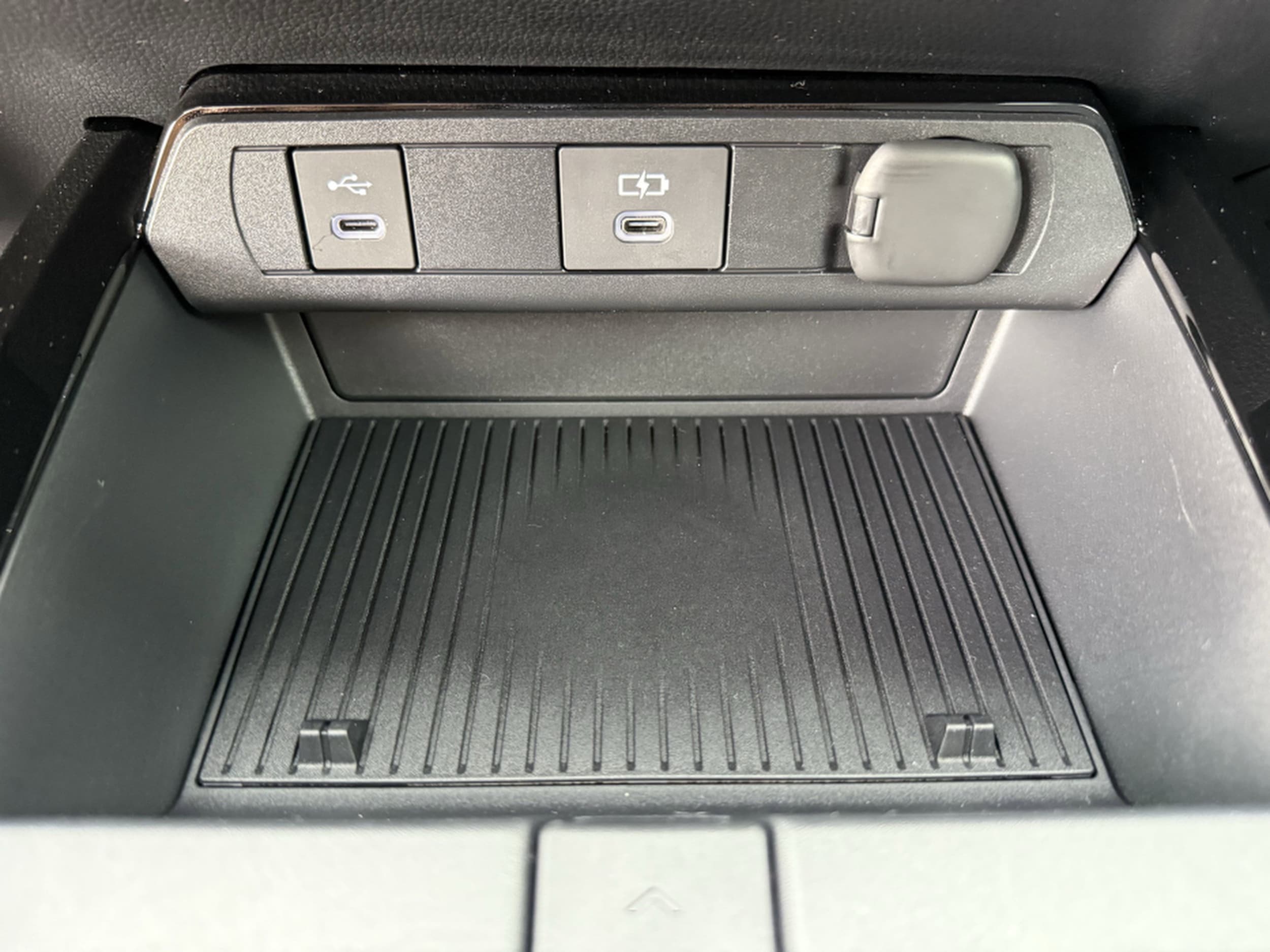 2025 Toyota Prius XSE - Photo 26