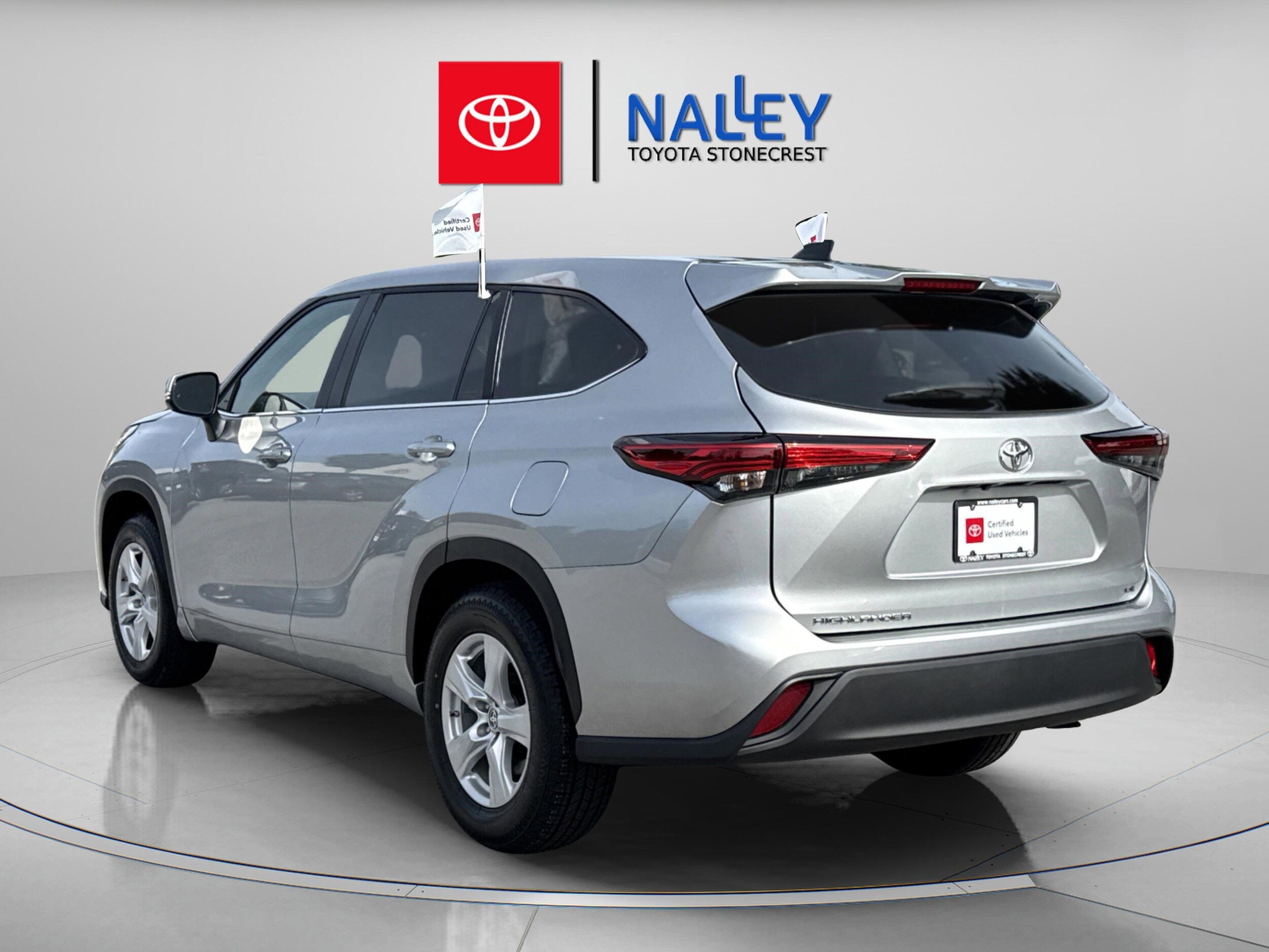 2023 Toyota Highlander LE photo 3