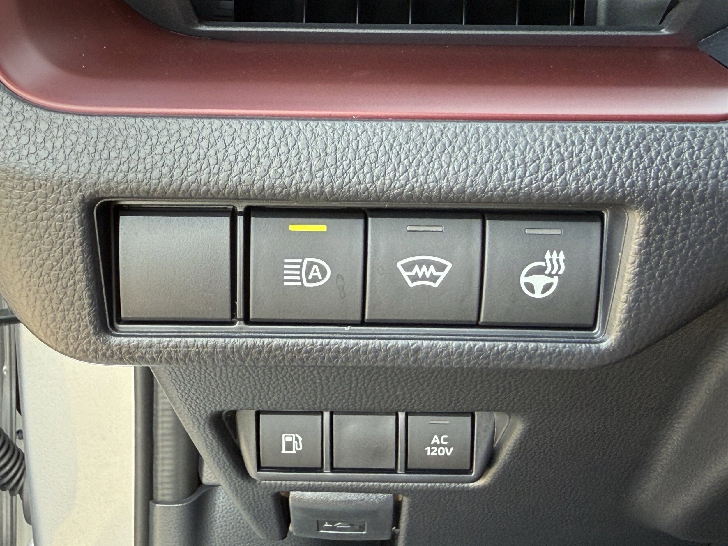 2026 Toyota Prius Plug-in Hybrid XSE - Photo 19