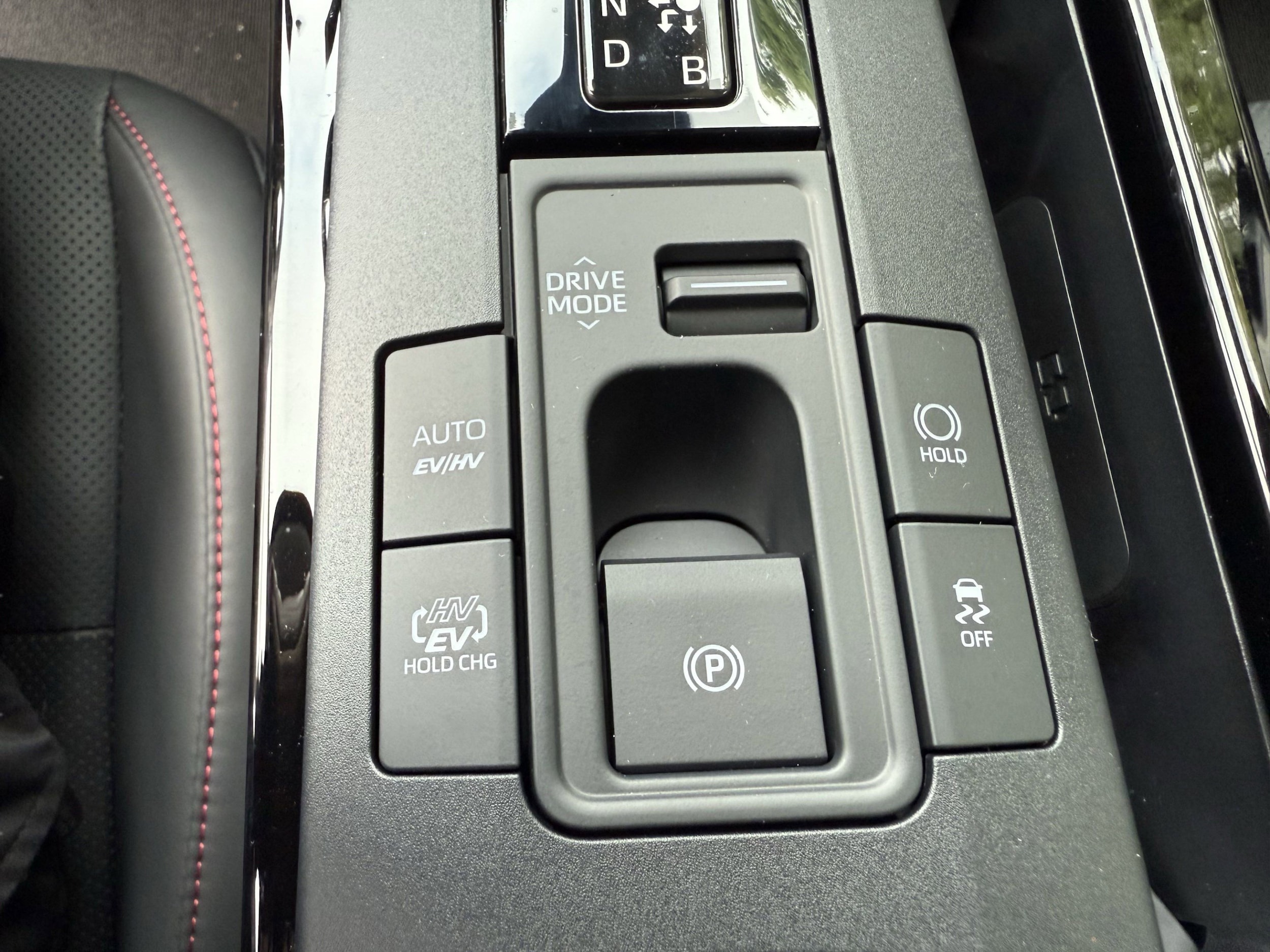 2025 Toyota Prius XSE - Photo 14