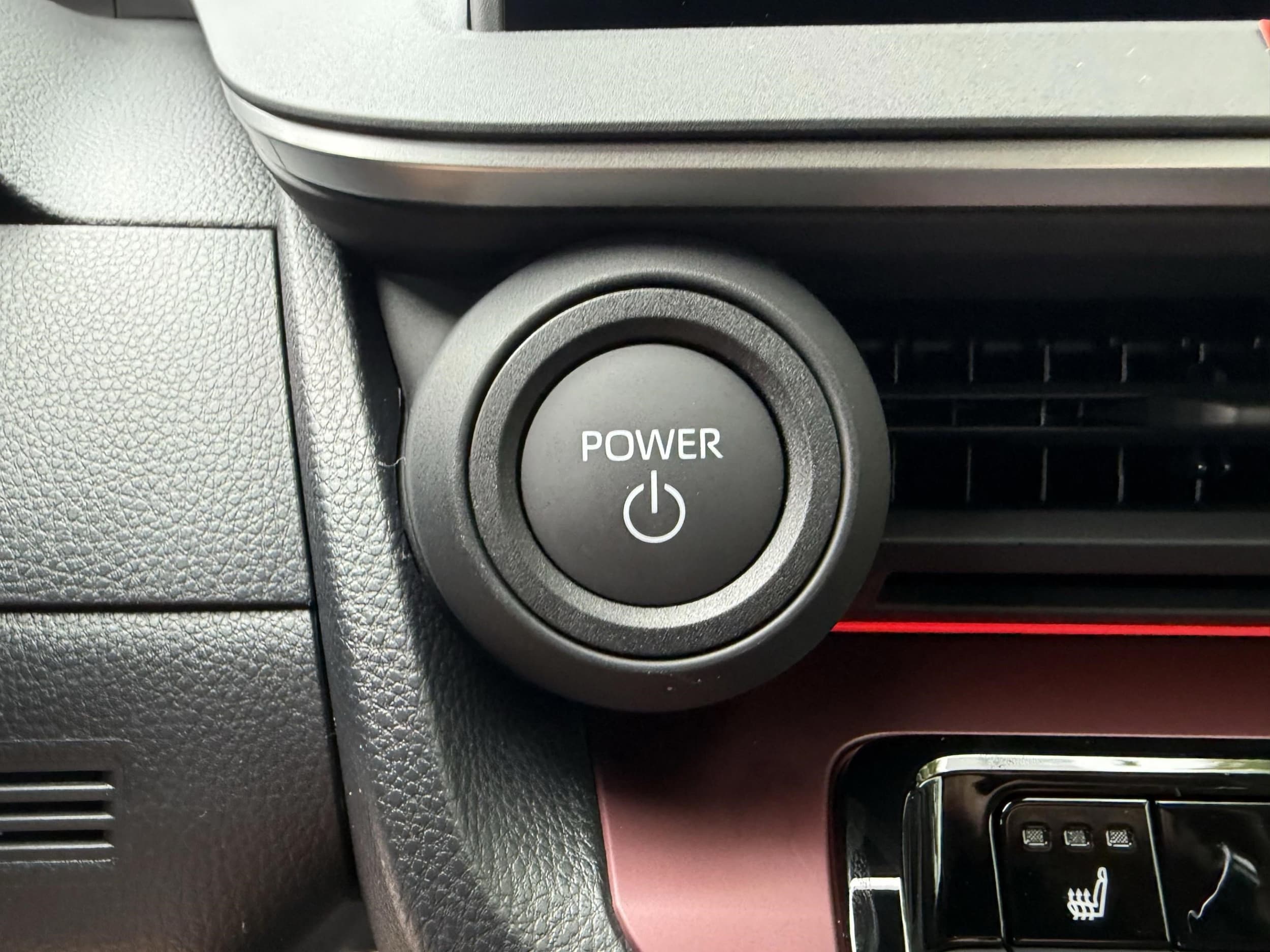 2025 Toyota Prius XSE - Photo 12