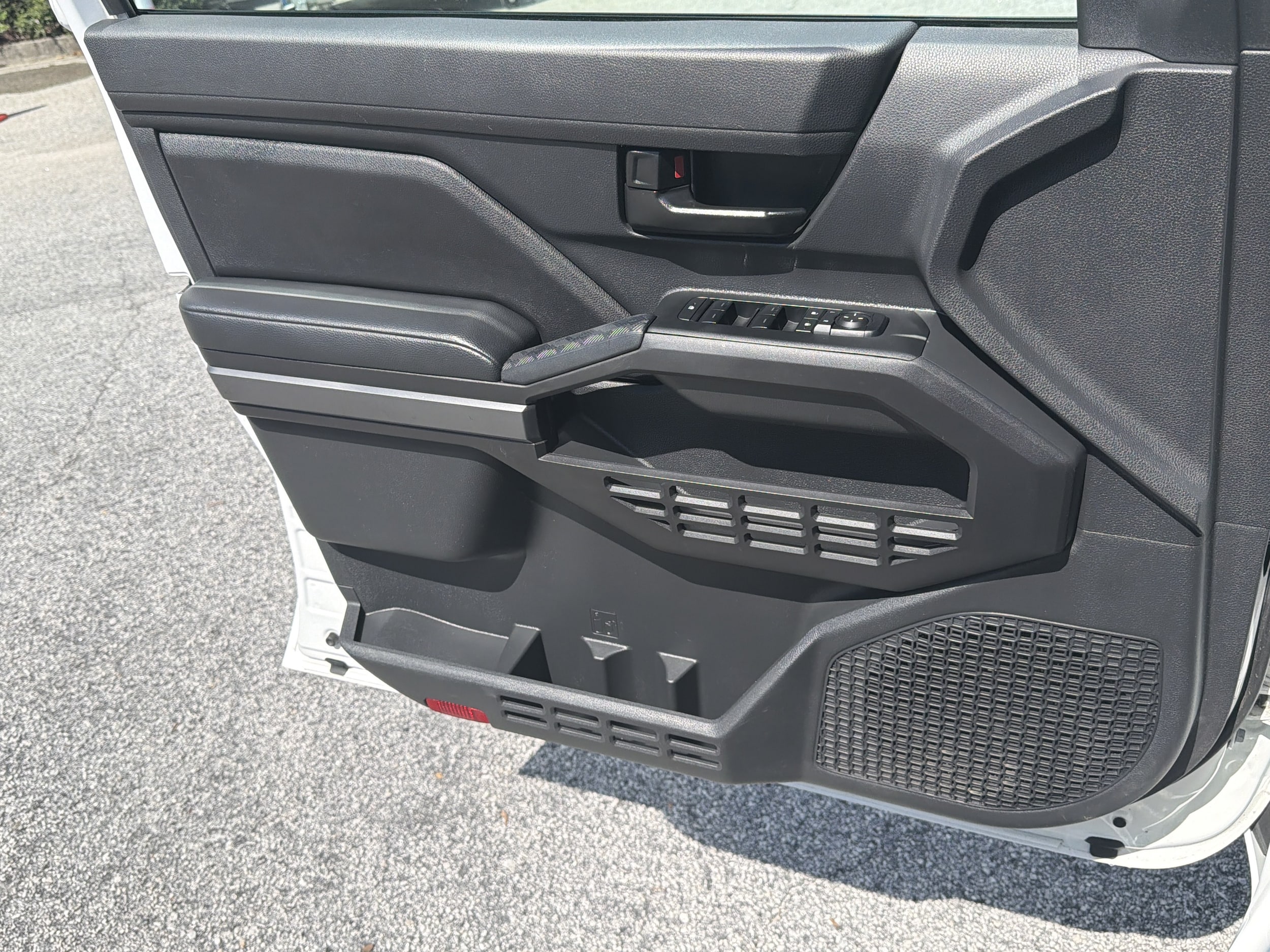 2024 Toyota Tacoma SR5 - Photo 17