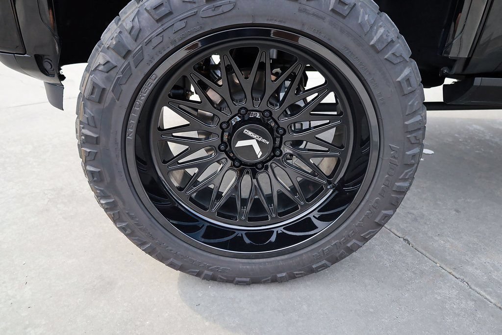 2025 GMC Sierra 3500HD AT4 - Photo 10