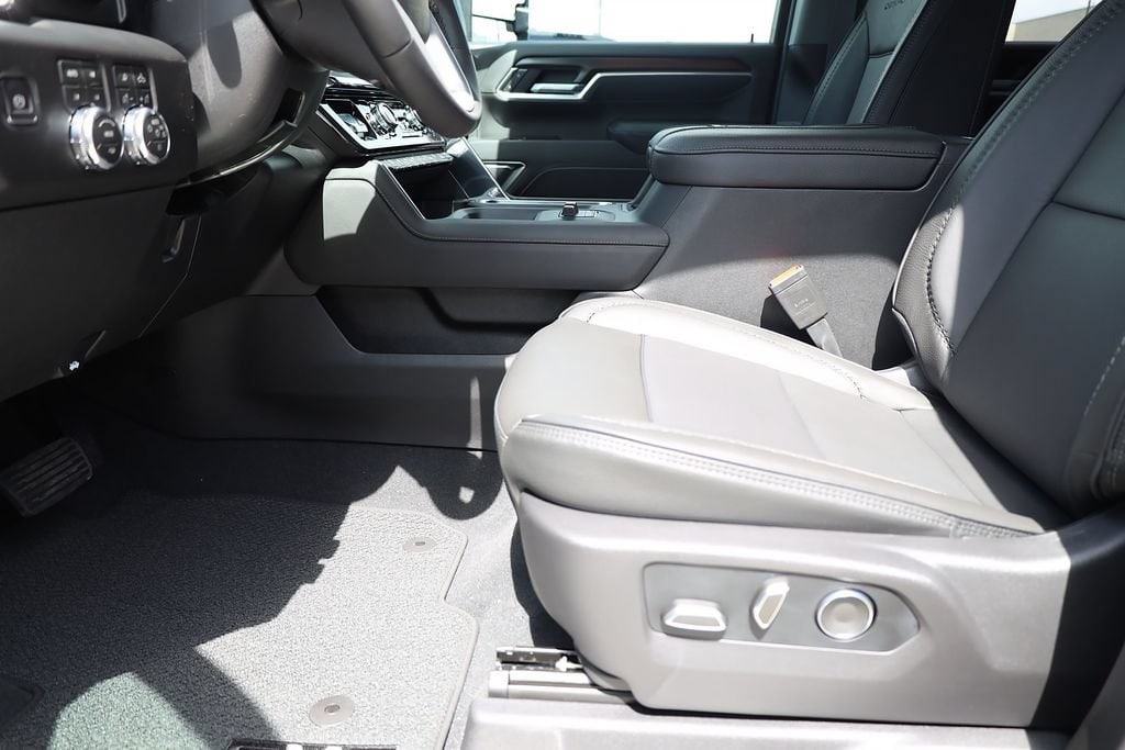 2026 GMC Sierra 3500HD Denali - Photo 11