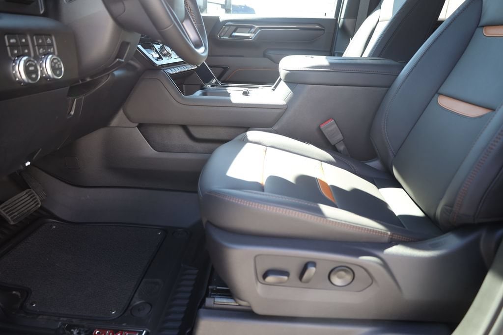 2026 GMC Sierra 3500HD AT4 - Photo 11
