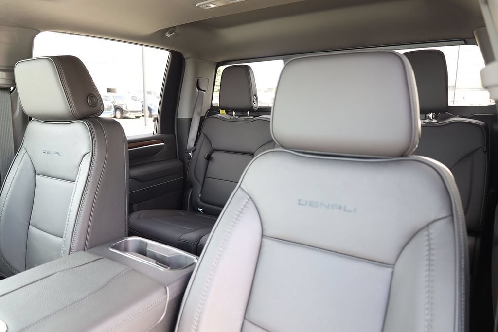 2026 GMC Sierra 3500HD Denali - Photo 18