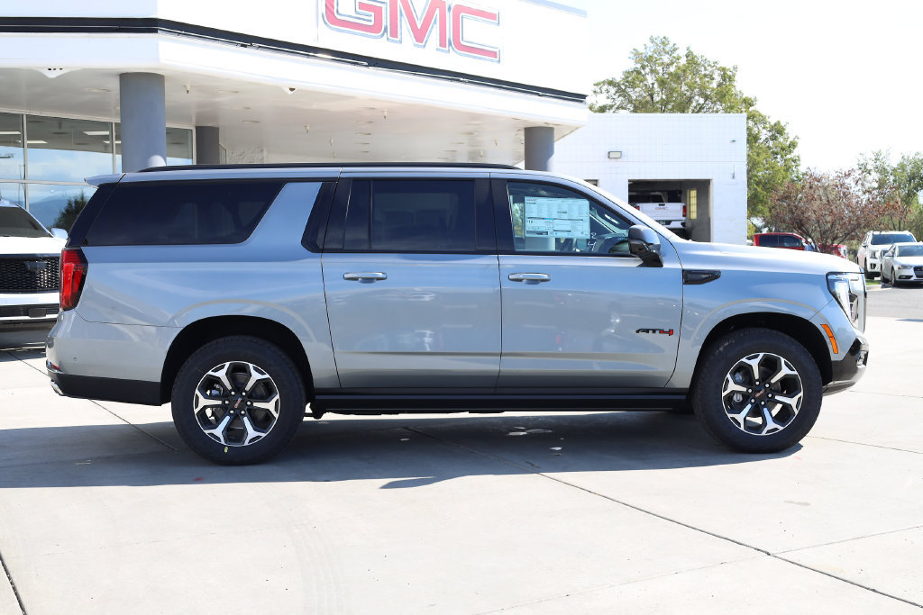 2027 GMC Yukon XL AT4 - Photo 7
