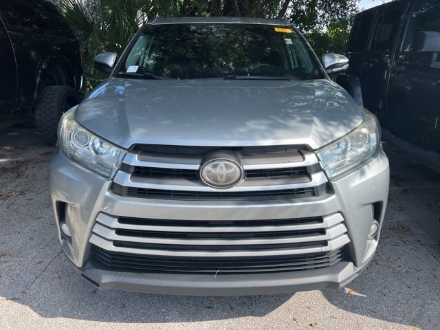 Used 2018 Toyota Highlander XLE with VIN 5TDKZRFH3JS534673 for sale in Naples, FL