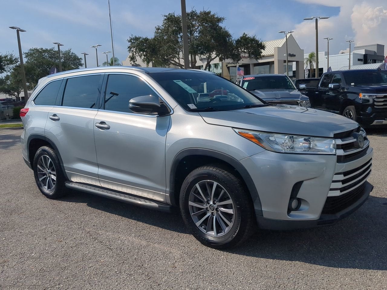 Used 2018 Toyota Highlander XLE with VIN 5TDKZRFH3JS534673 for sale in Naples, FL