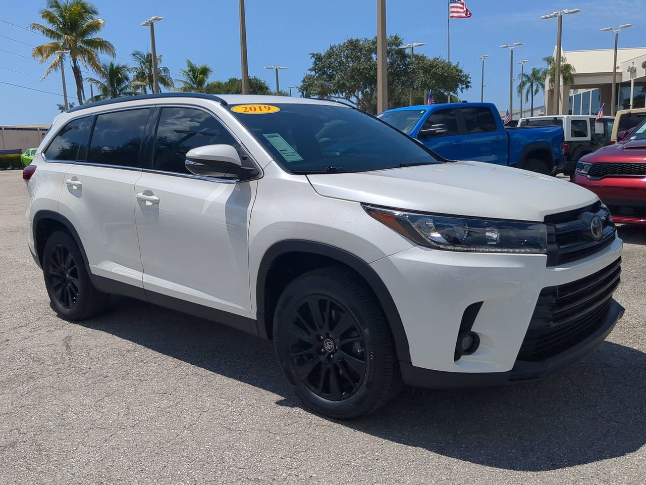 Used 2019 Toyota Highlander SE with VIN 5TDKZRFH2KS357082 for sale in Naples, FL