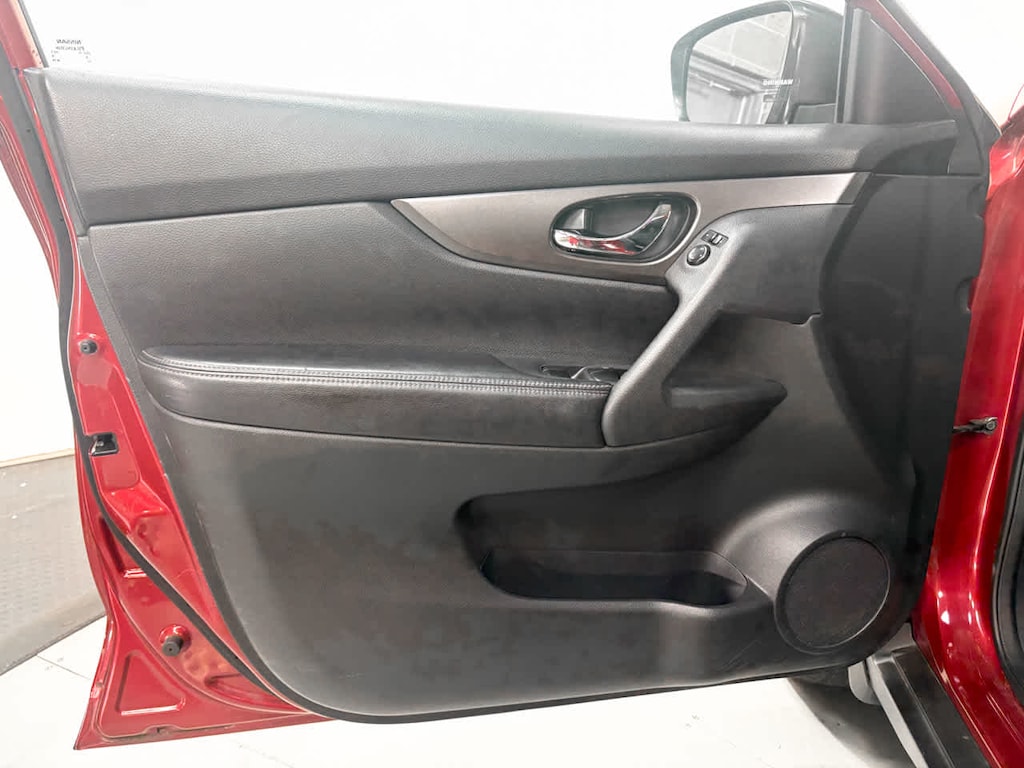 Used 2014 Nissan Rogue SV AWD