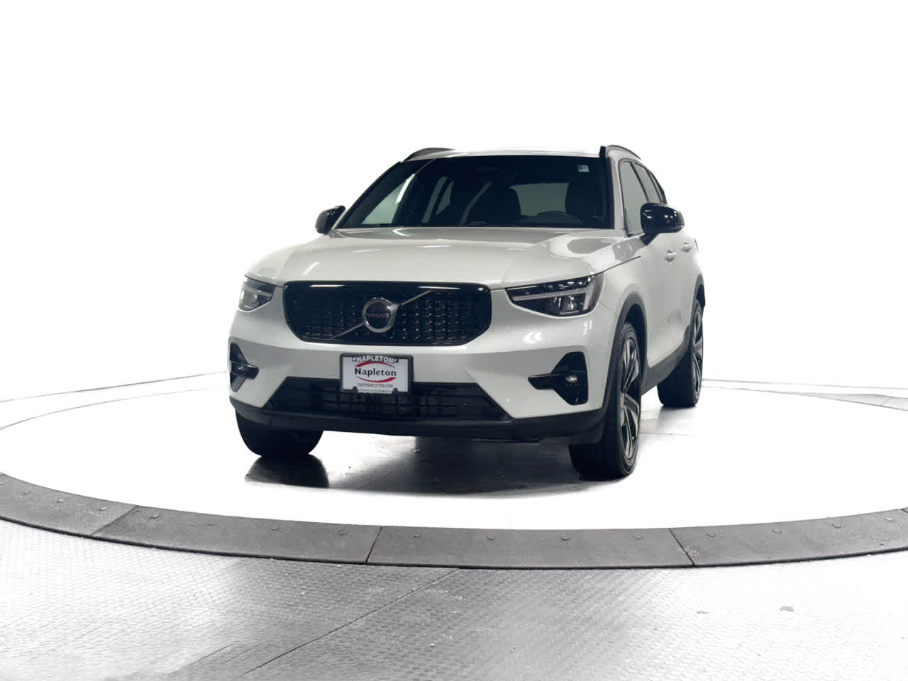 2023 Volvo XC40 Plus Dark Theme