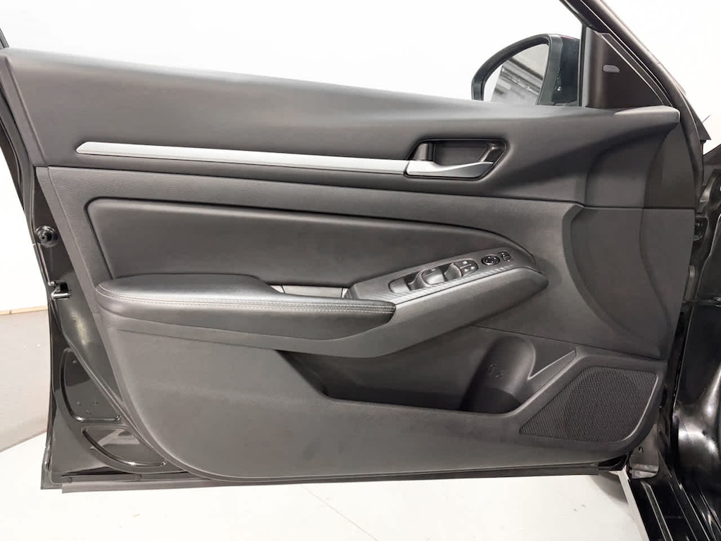 Used 2022 Nissan Altima 2.5 SV AWD Sedan