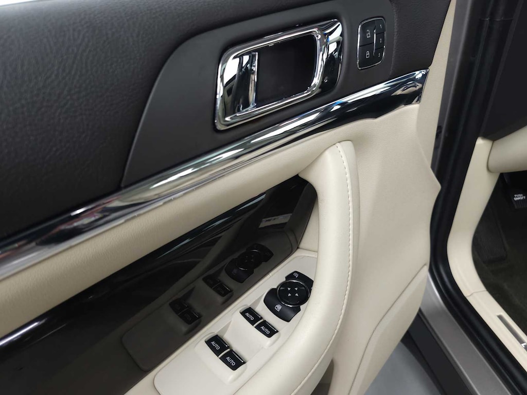 Used 2015 Lincoln MKS Sdn 3.7L FWD