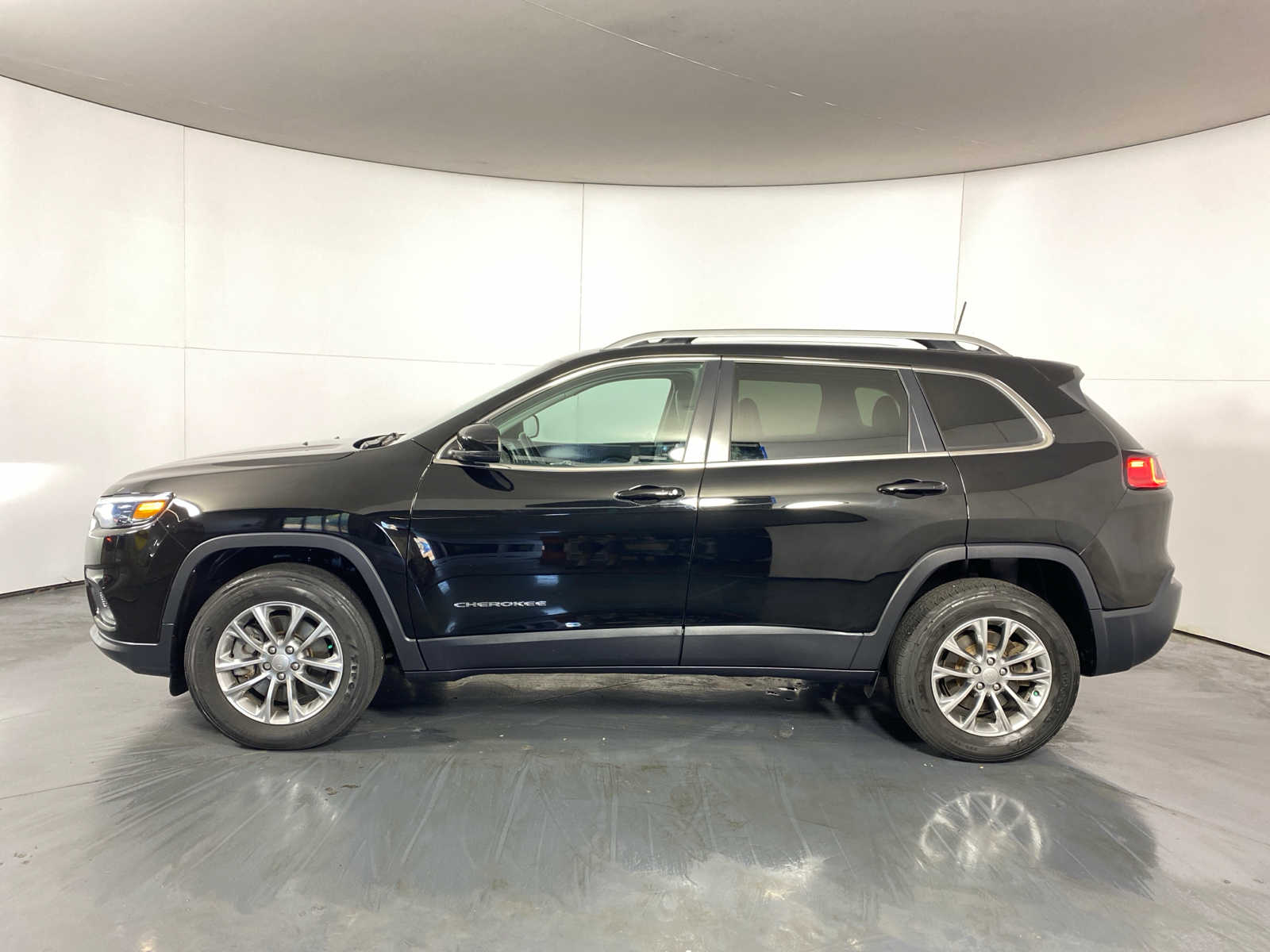 Used 2020 Jeep Cherokee Latitude Plus with VIN 1C4PJMLBXLD617547 for sale in Schaumburg, IL