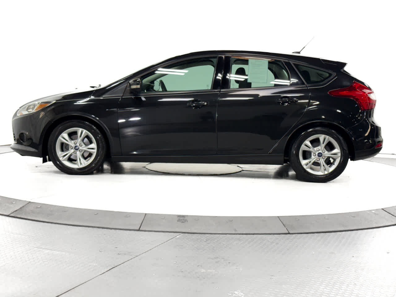 Used 2014 Ford Focus SE with VIN 1FADP3K26EL105182 for sale in Schaumburg, IL