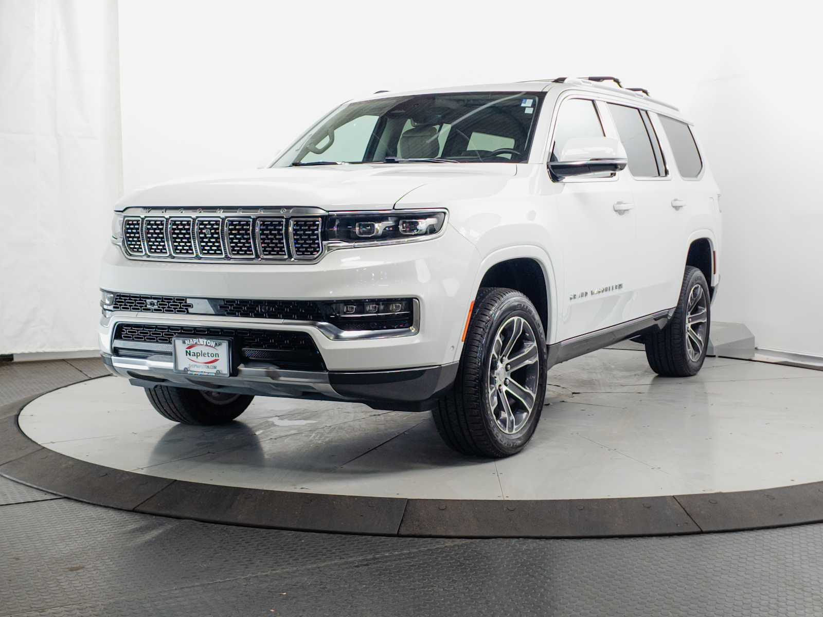 2022 Jeep Grand Wagoneer Series I 4WD's photo