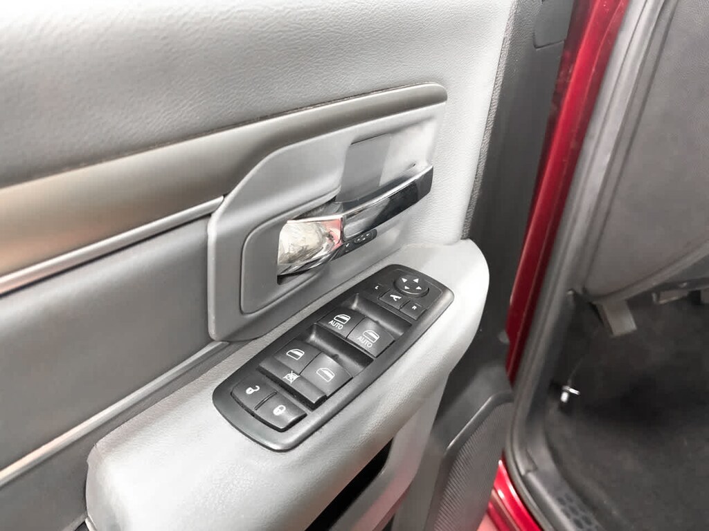 Used 2016 Ram 1500 Big Horn 4WD Crew Cab 140.5 4WD Crew Cab 140.5