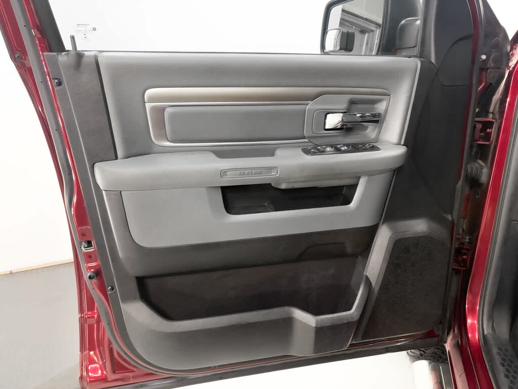 Used 2016 Ram 1500 Big Horn 4WD Crew Cab 140.5 4WD Crew Cab 140.5