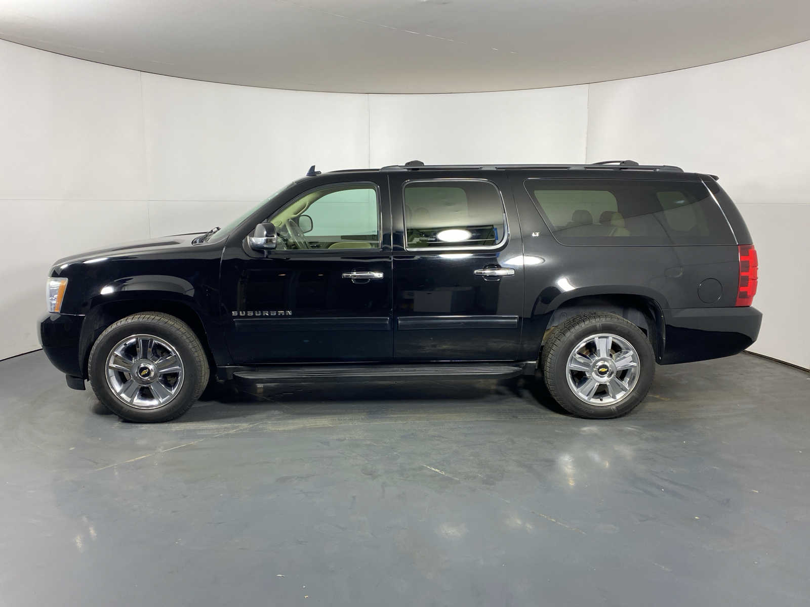 Used 2011 Chevrolet Suburban LT with VIN 1GNSCJE09BR298178 for sale in Schaumburg, IL